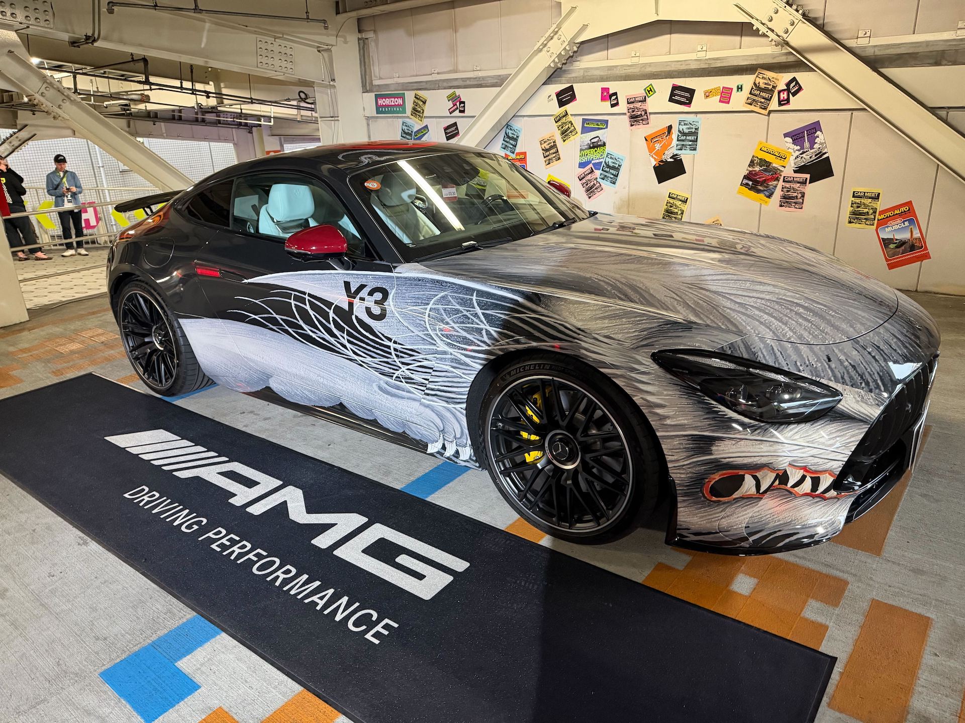 会場では軽食も販売されていたが、出店には日本が誇る軽トラが使われていた。