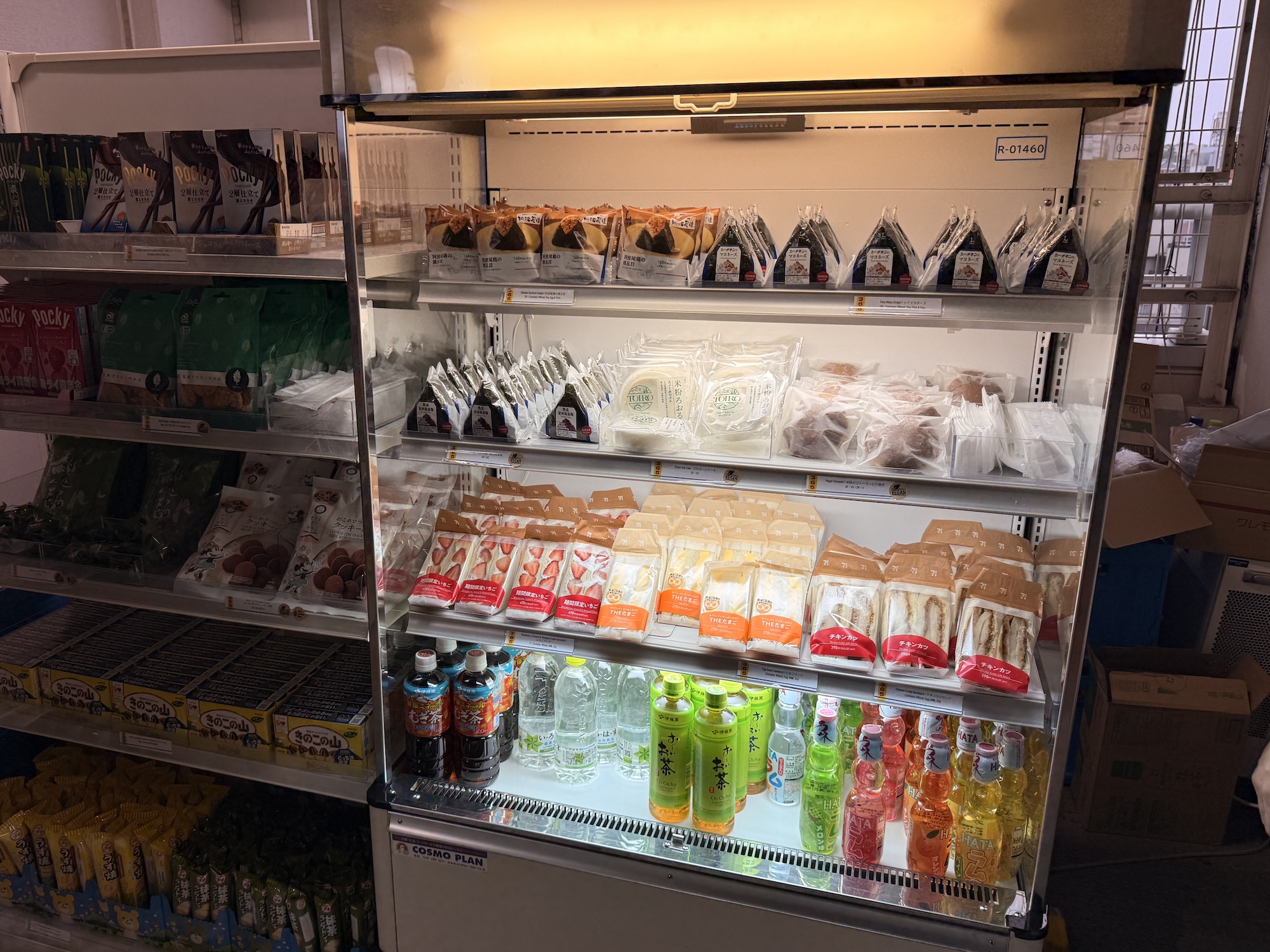 自由に手に取って飲食ができた