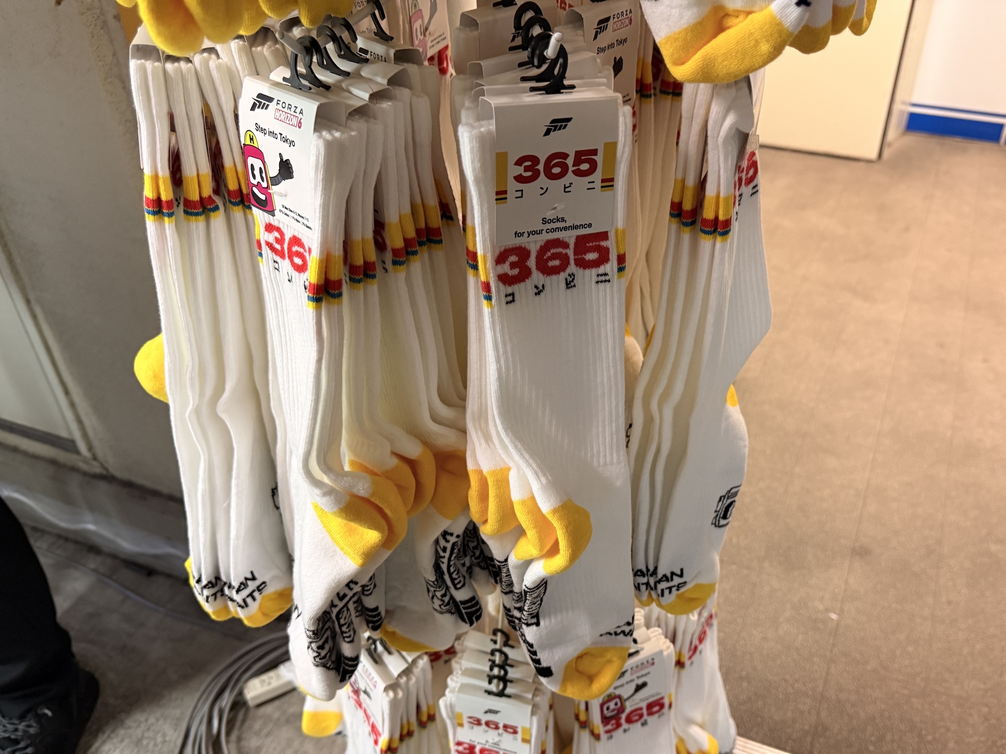 ノベルティの靴下も用意。絶妙なセンスだ