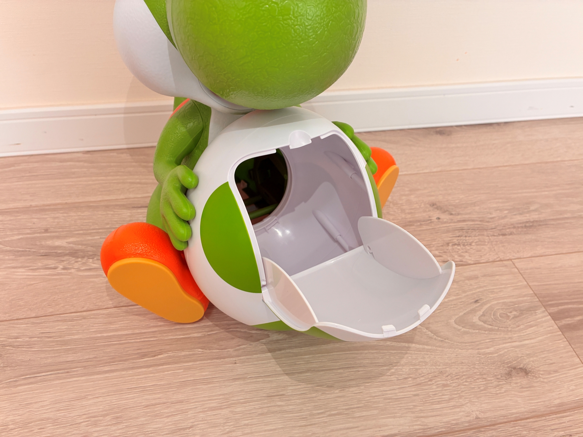 タマゴ部分がケースになっている