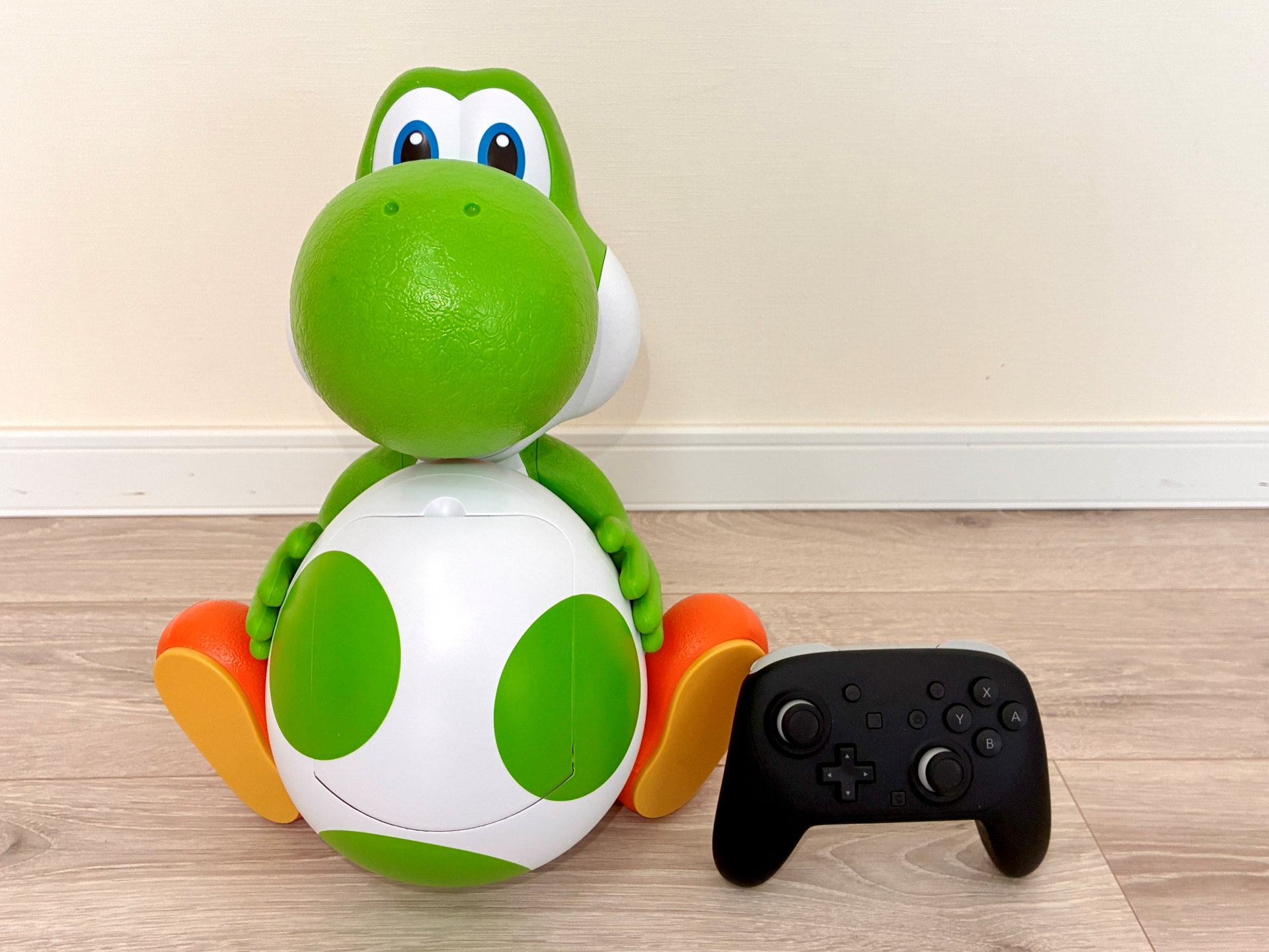 Nintendo Switch 2 Proコントローラーとのサイズ比較。デカいです