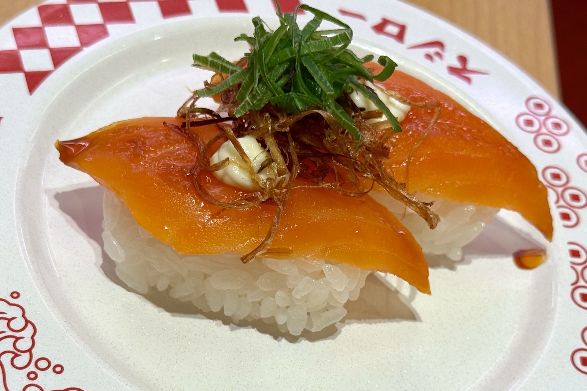 「崩壊：スターレイルコラボ限定ピック付き マーラー風サーモン 揚げネギ添え」 価格：250円〜