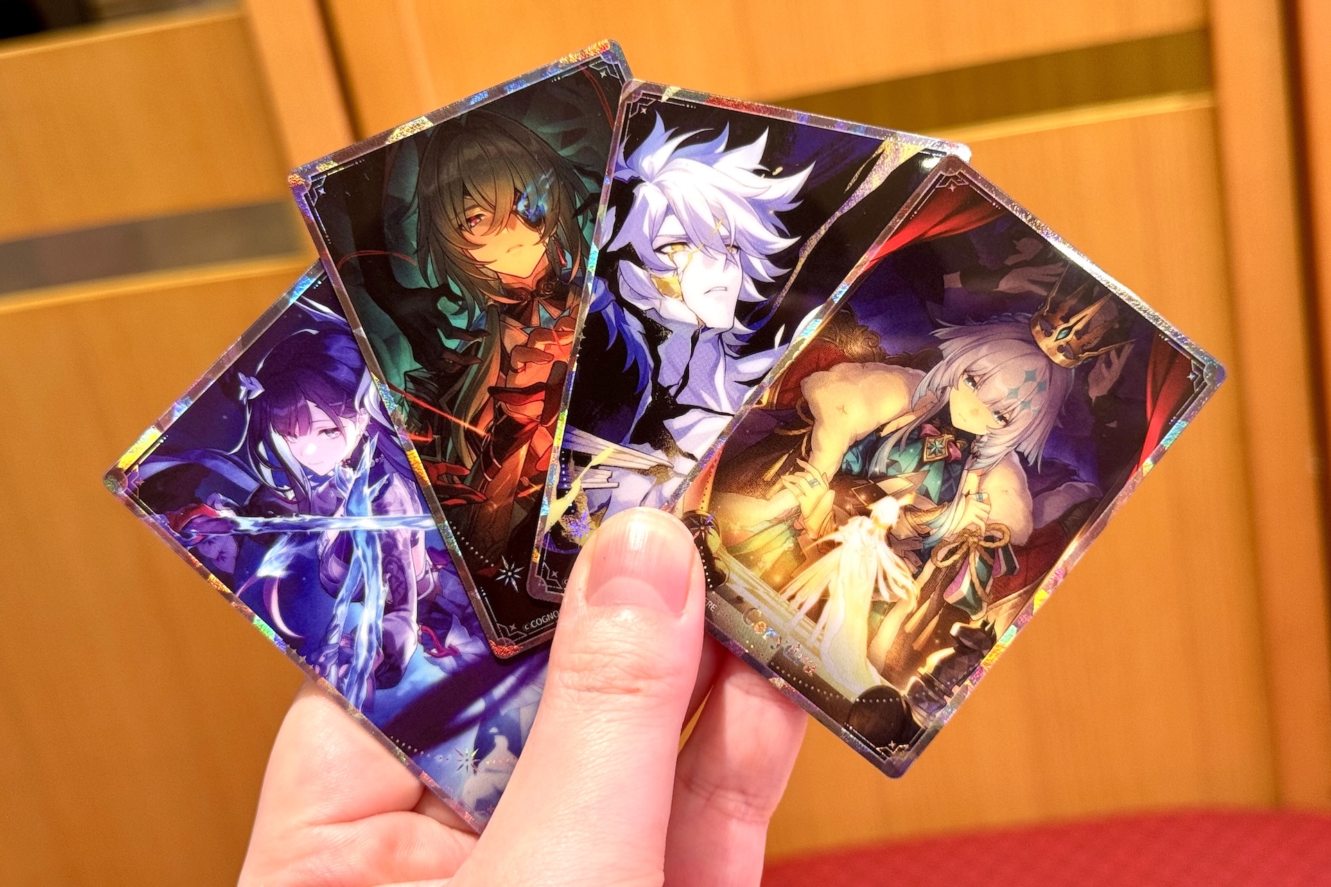 カードは4種+シークレット1種が用意される