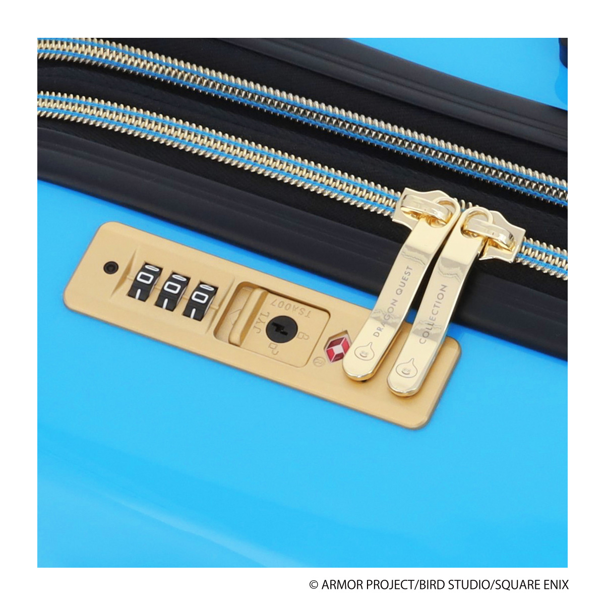 表面はスライムのシルエット、裏面はなまえ入力画面をイメージしたネームプレート付き