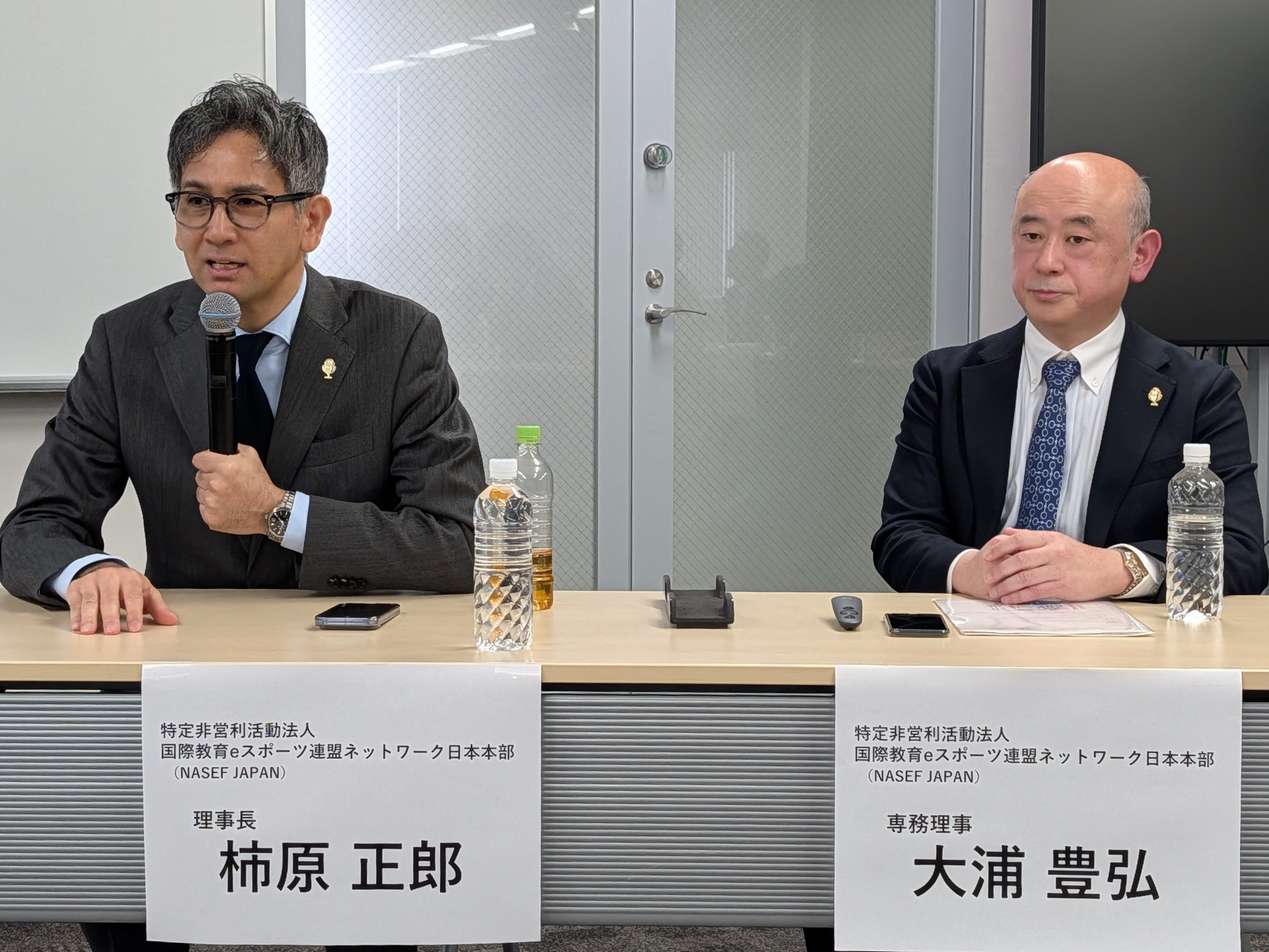 質疑応答は柿原正郎理事長、大浦豊弘専務理事の両名が対応した