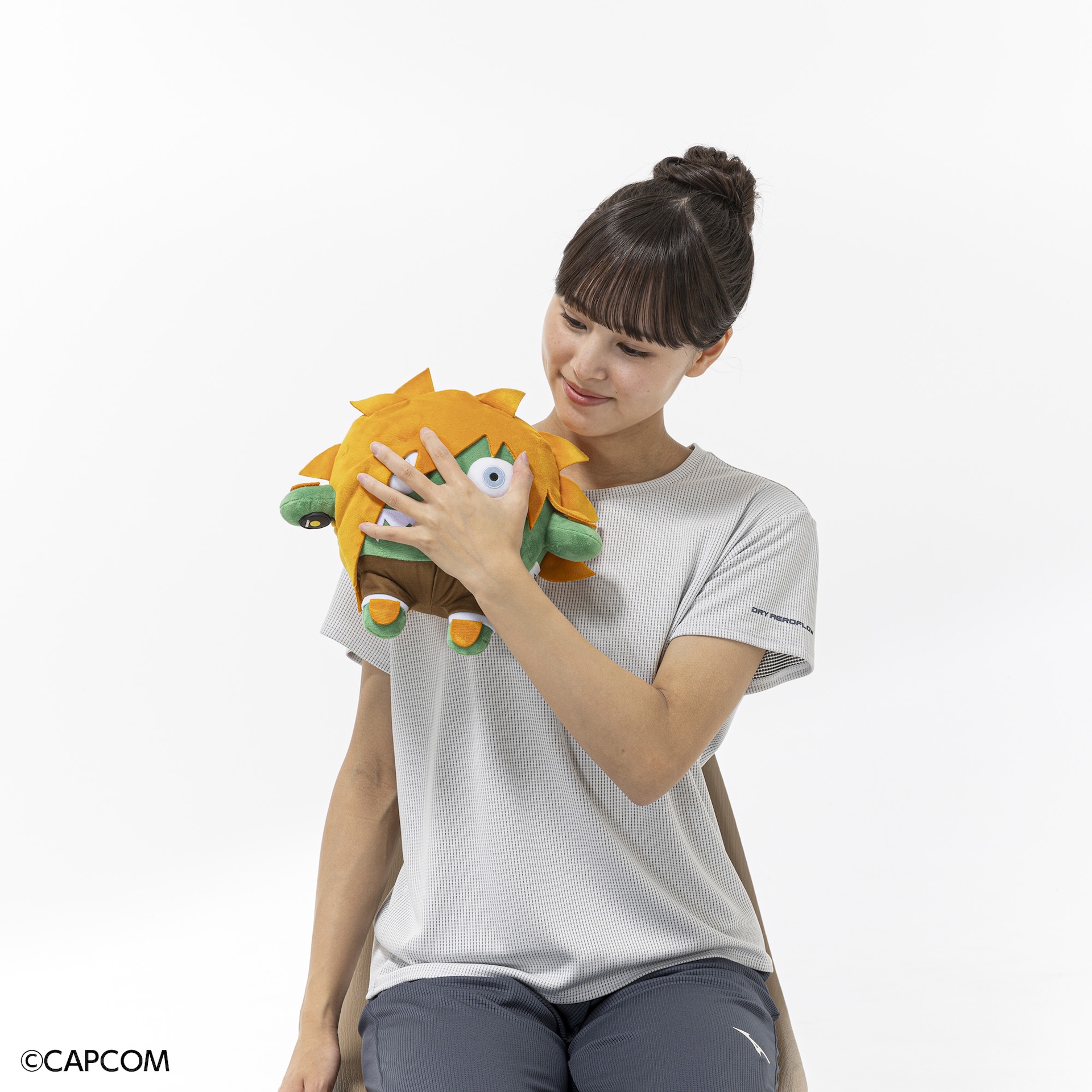 ゲーミングチェアに座ったまま、胸や首・肩に押し当てることで、長時間同一姿勢になりがちな体をリフレッシュできる