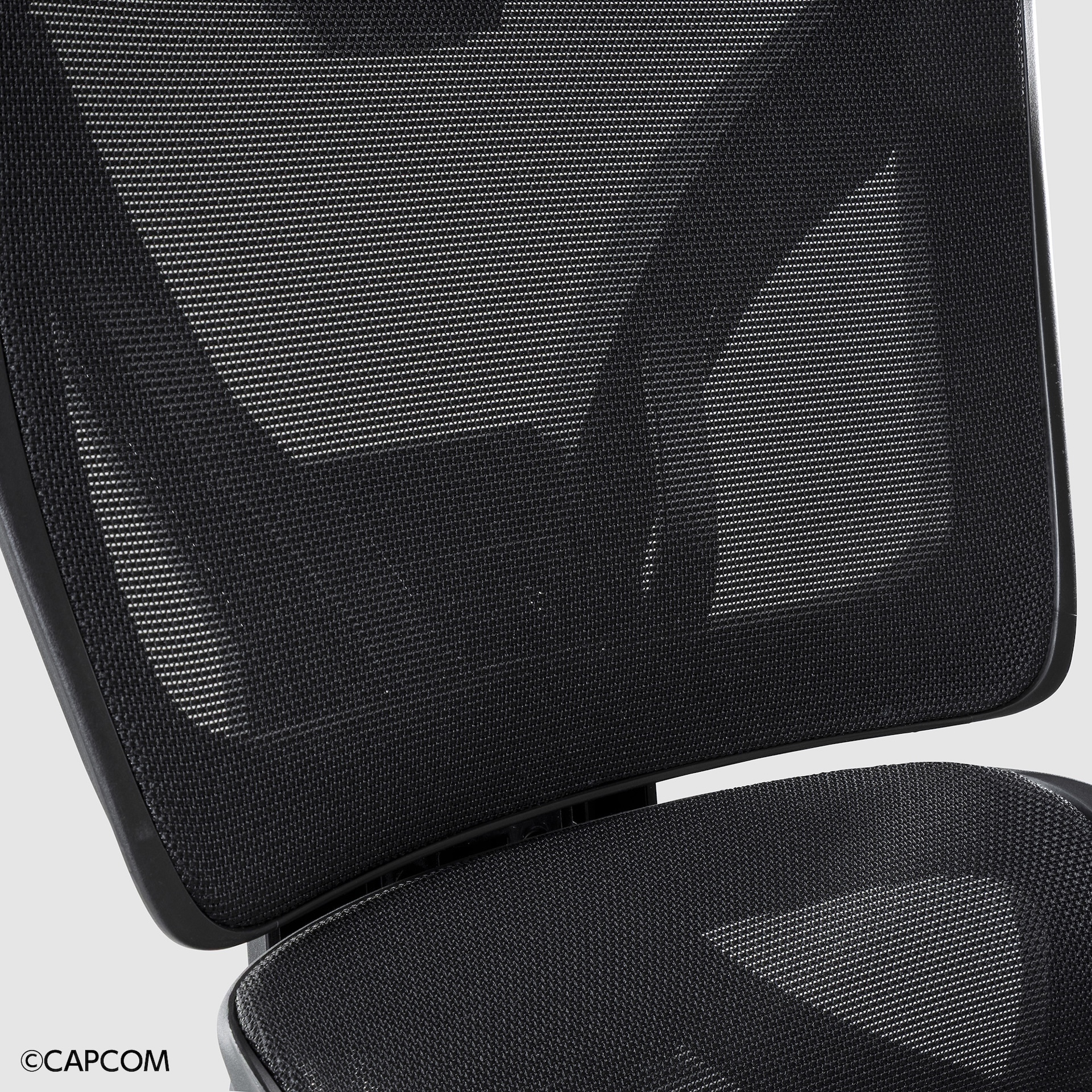 通気性や耐久性の高いメッシュ素材を採用