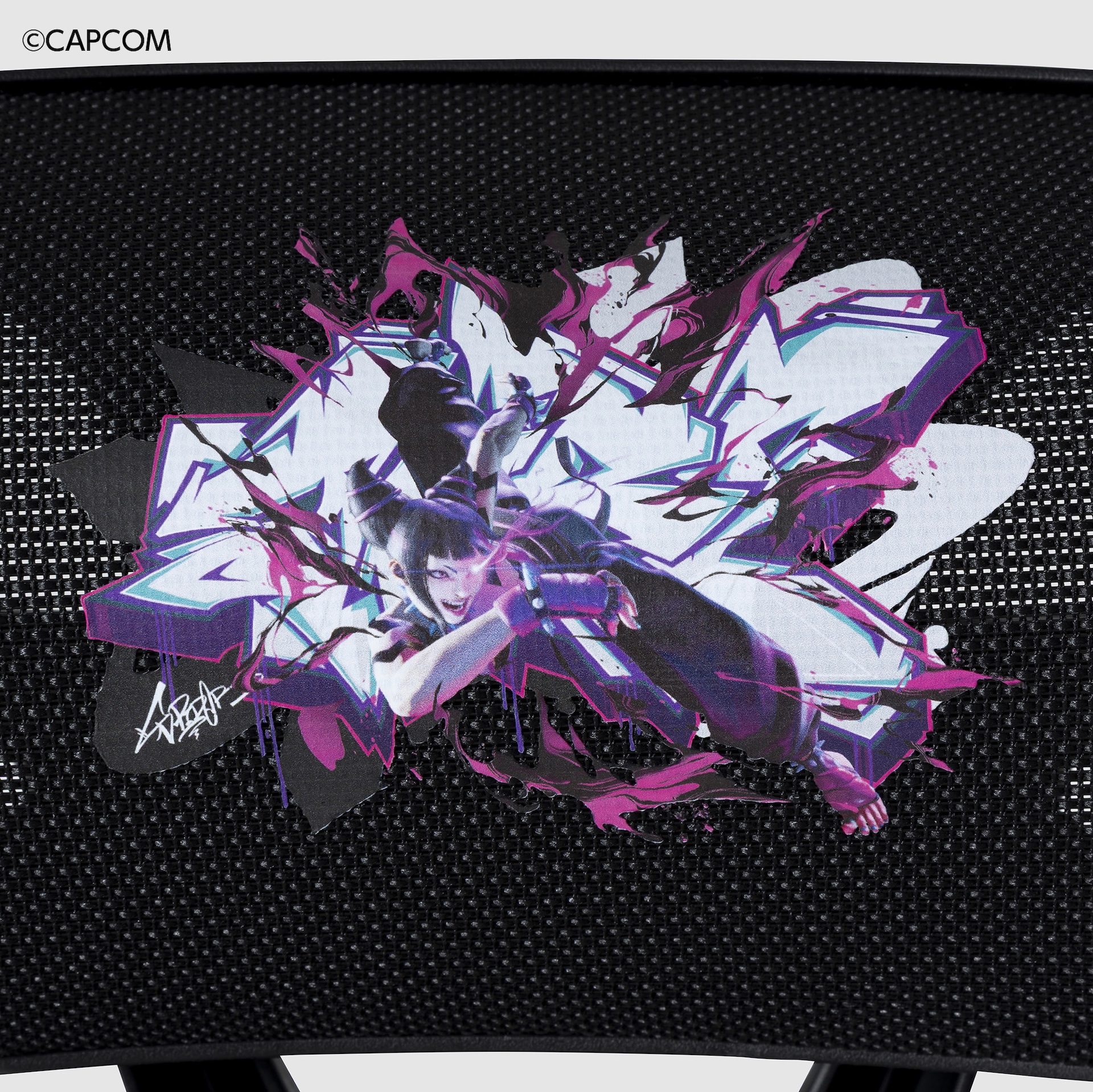 ジュリがデザインされたヘッドレスト