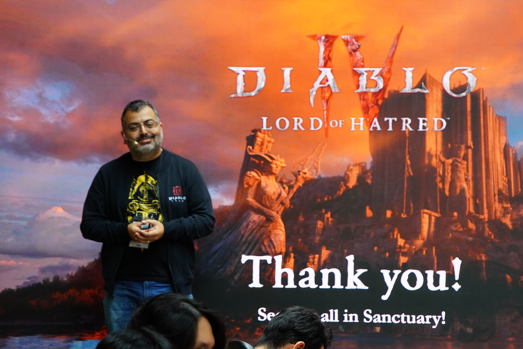 イベントの最初に行なわれた英語と韓国語でのプレゼンテーション。改めて「憎悪の帝王」で追加されるコンテンツなどがまとめて紹介された