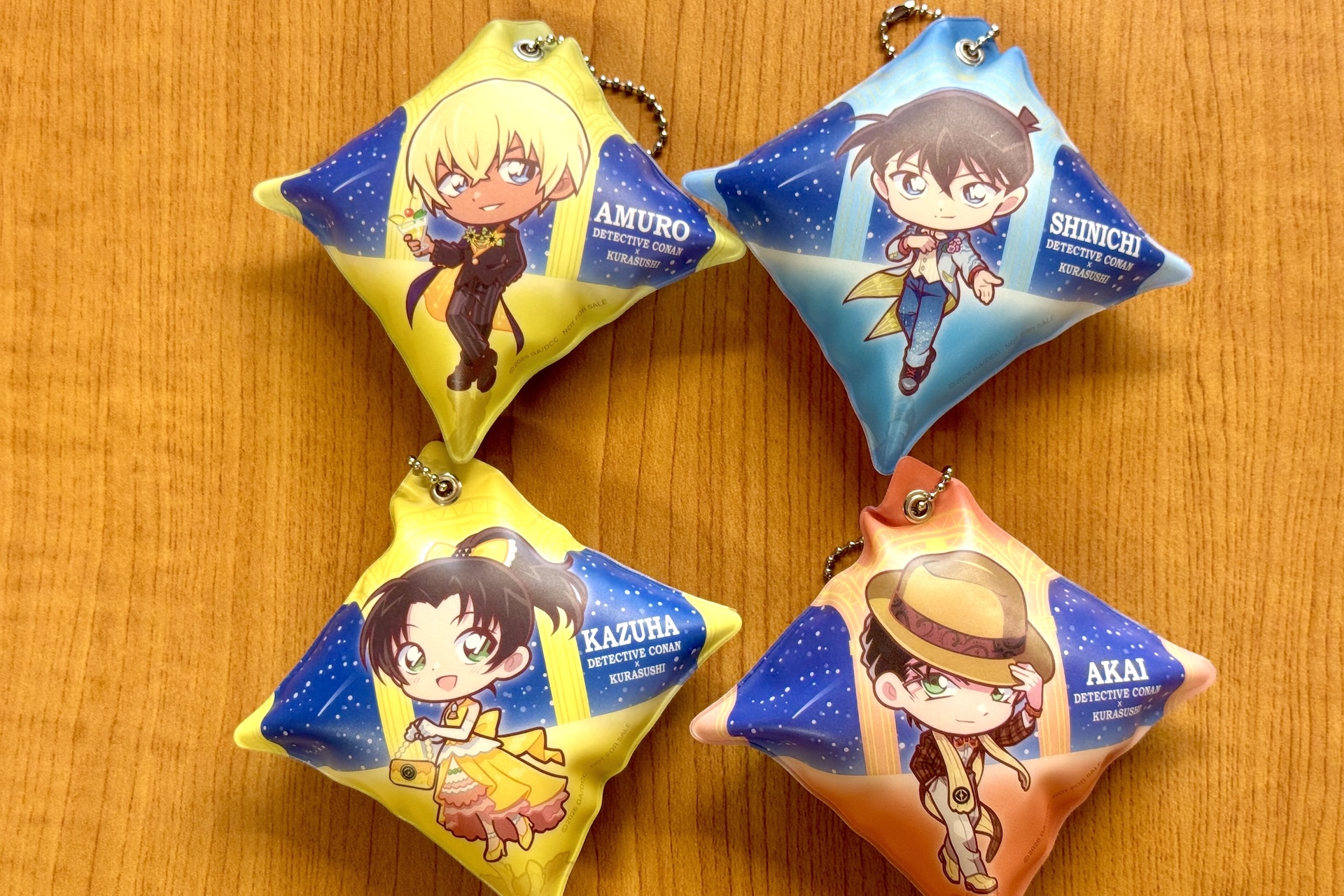 裏面もそれぞれデザインが異なる