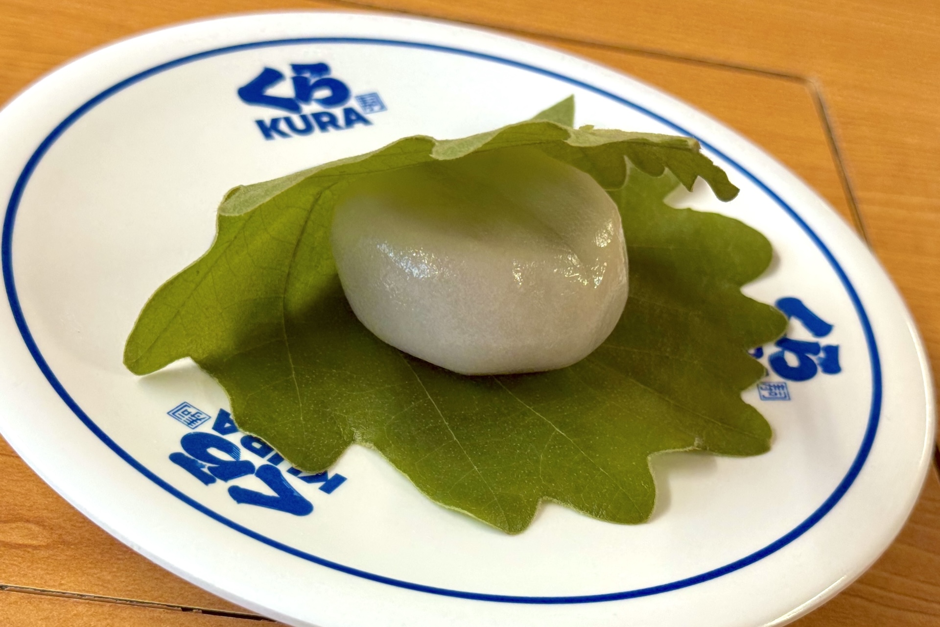 「昔ながらのかしわ餅」 価格：115円 販売期間：5月1日〜5月28日