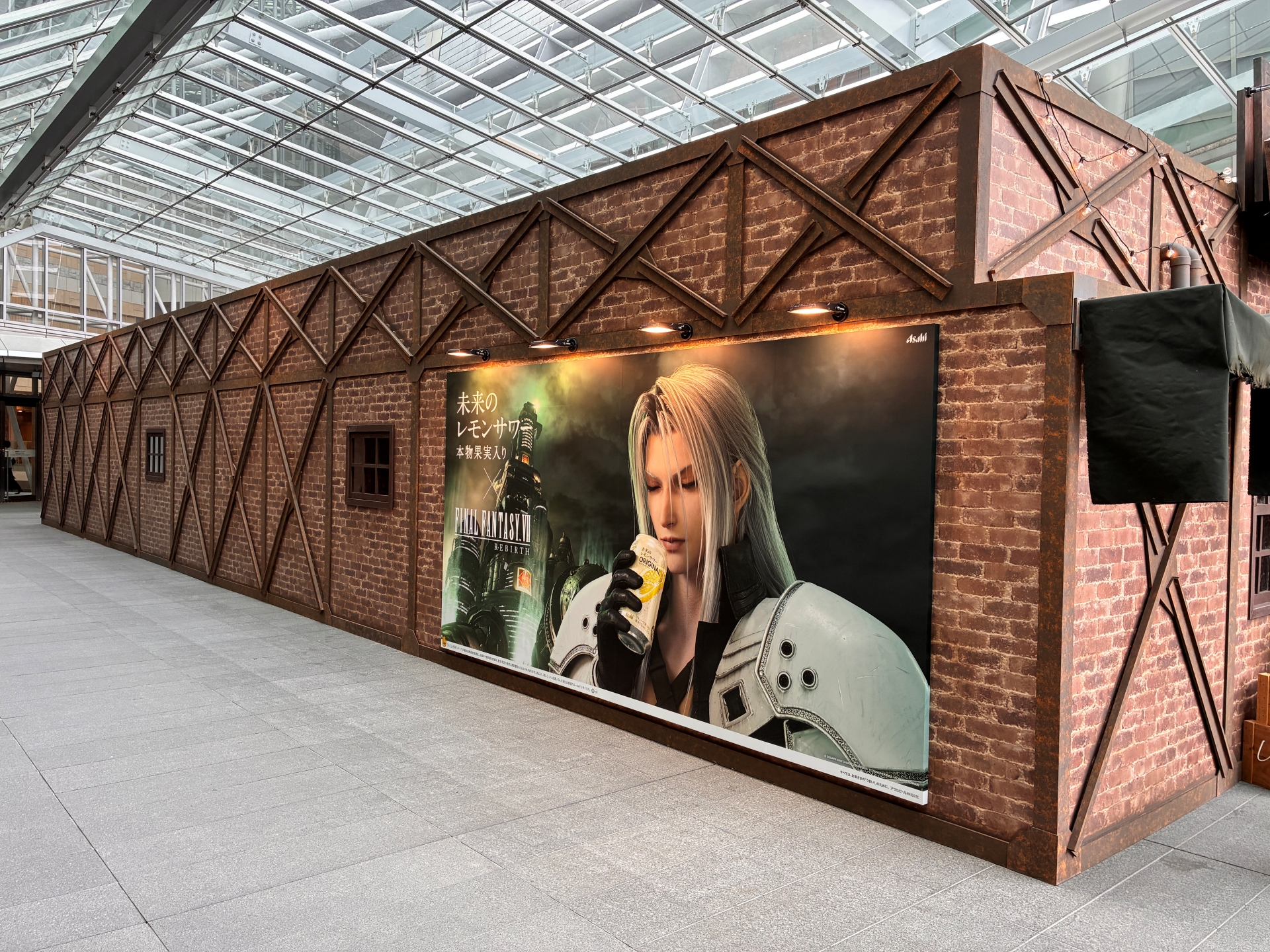 セフィロスの巨大ポスターもある