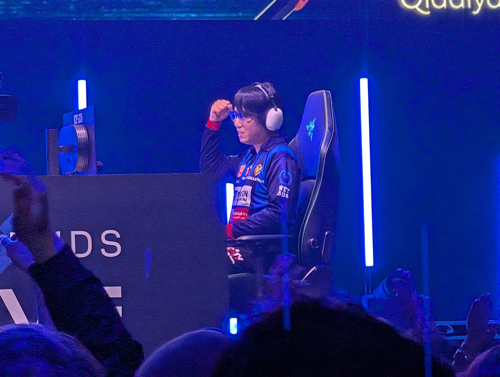 勝利の瞬間、ガッツポーズを決めるチクリン選手