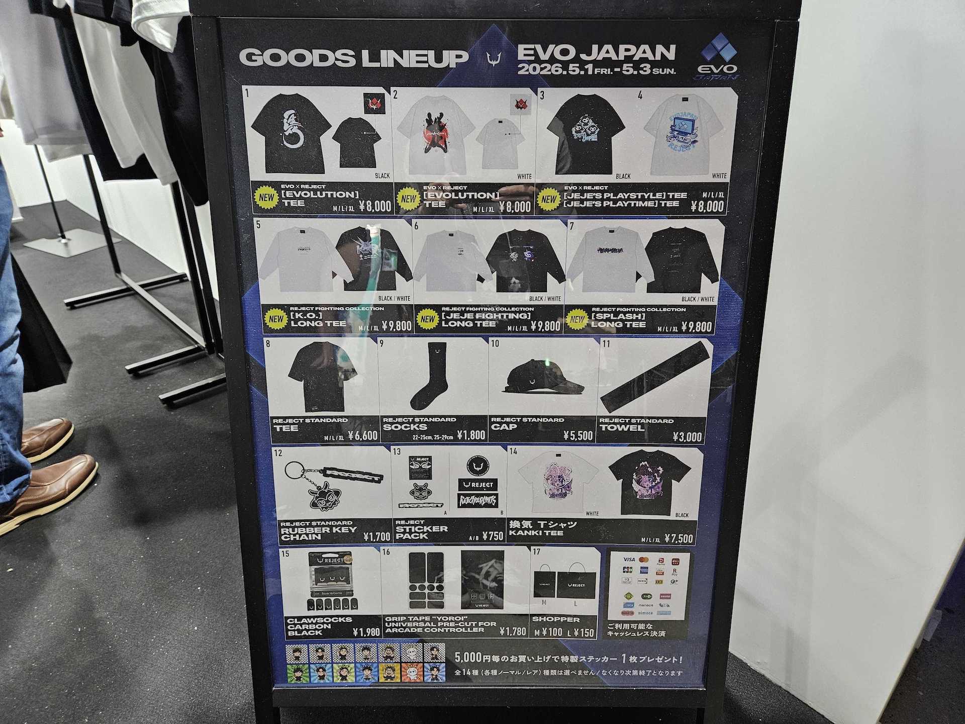 REJECTブースではグッズの物販も