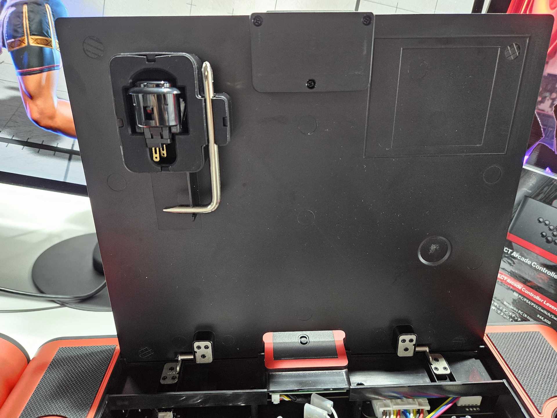 レバータイプにはレバーメンテナンス用の工具も収納可能だ