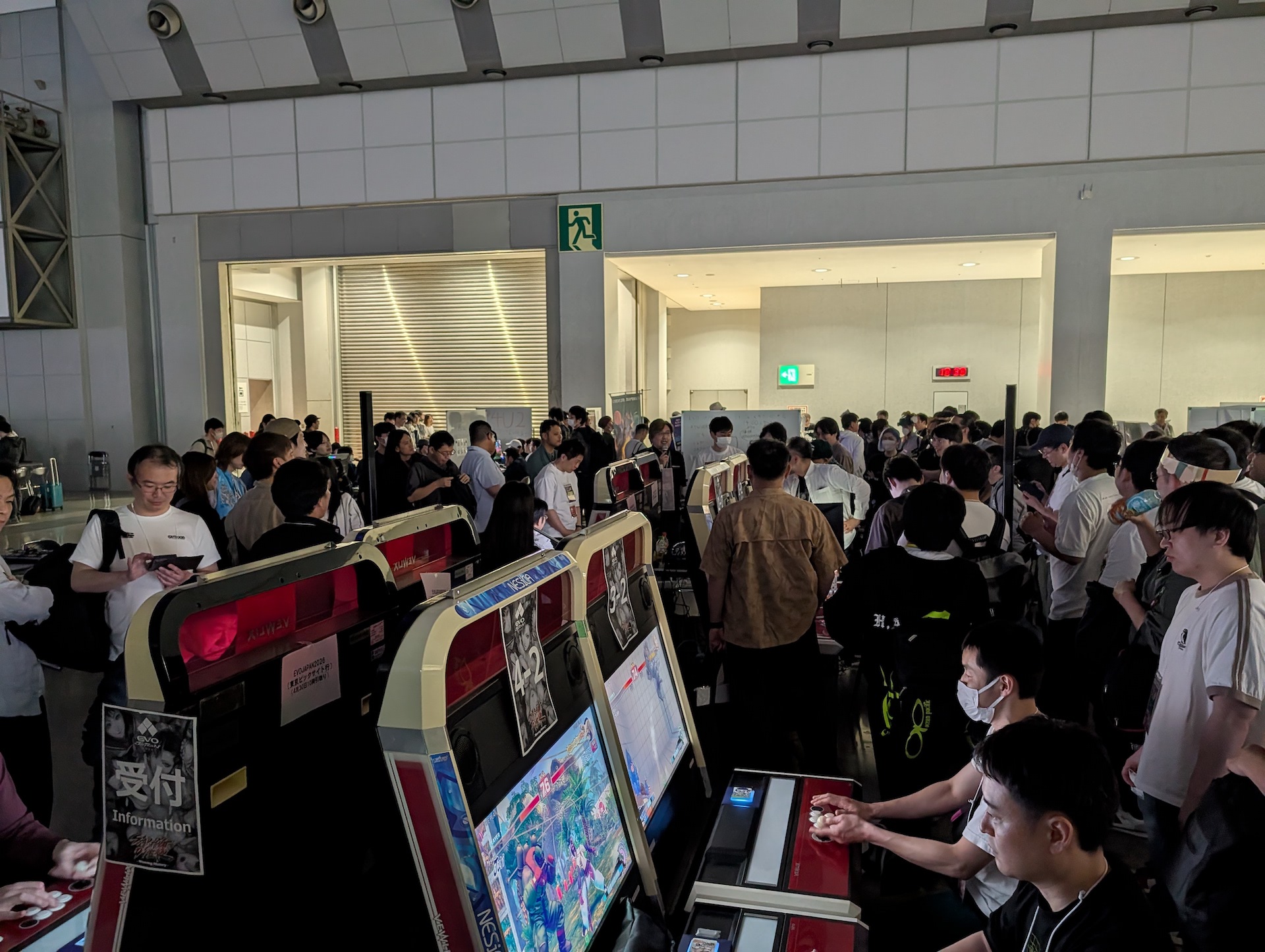 2日目のサイドイベントでは、Fighters Cross Overのかげっち氏が主催する「ウルトラストリートファイターIV」の大会「STARTING OVER -Weaving History-」が行なわれていた