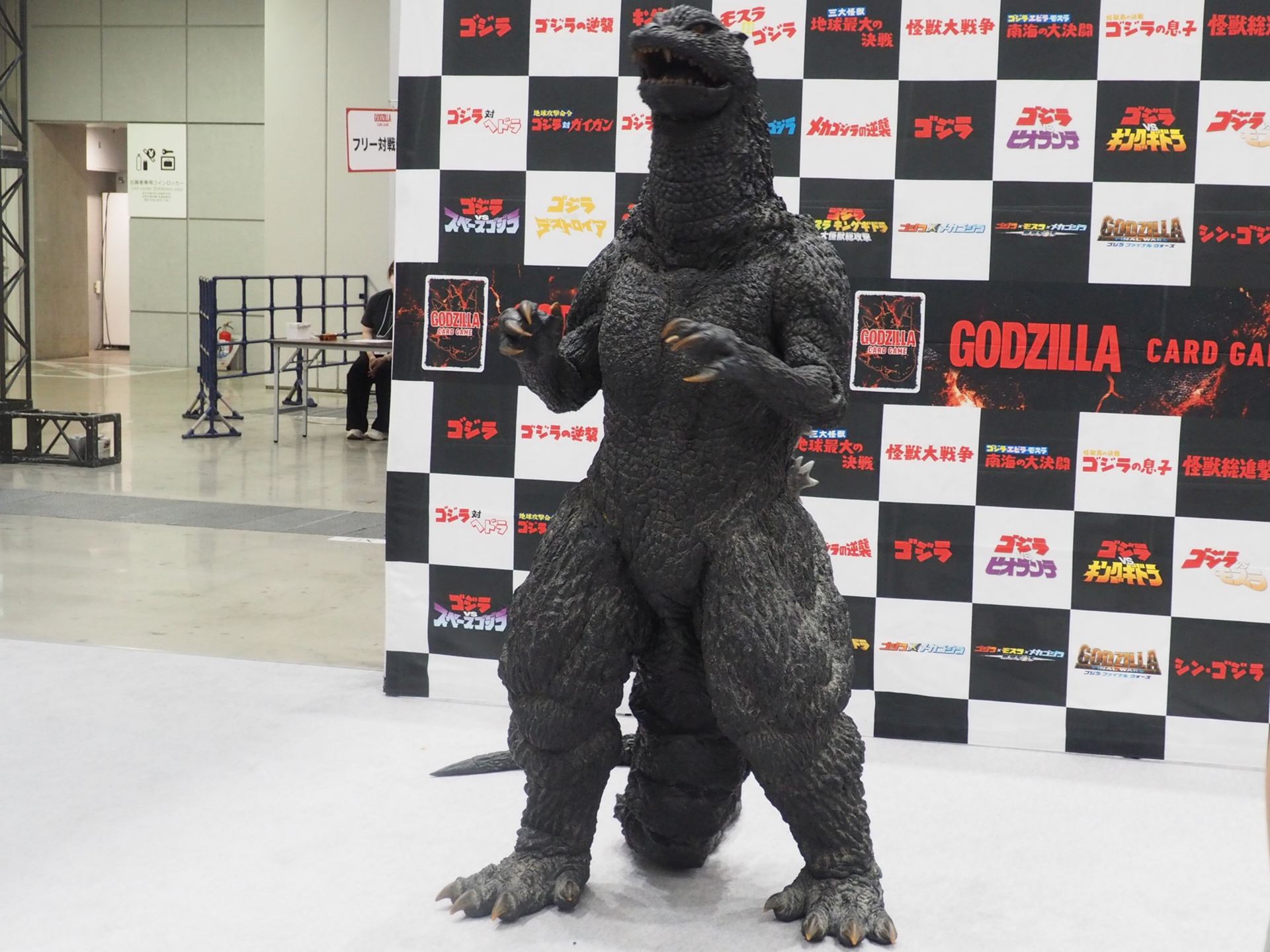 ゴジラとのツーショット撮影会も行なわれていた