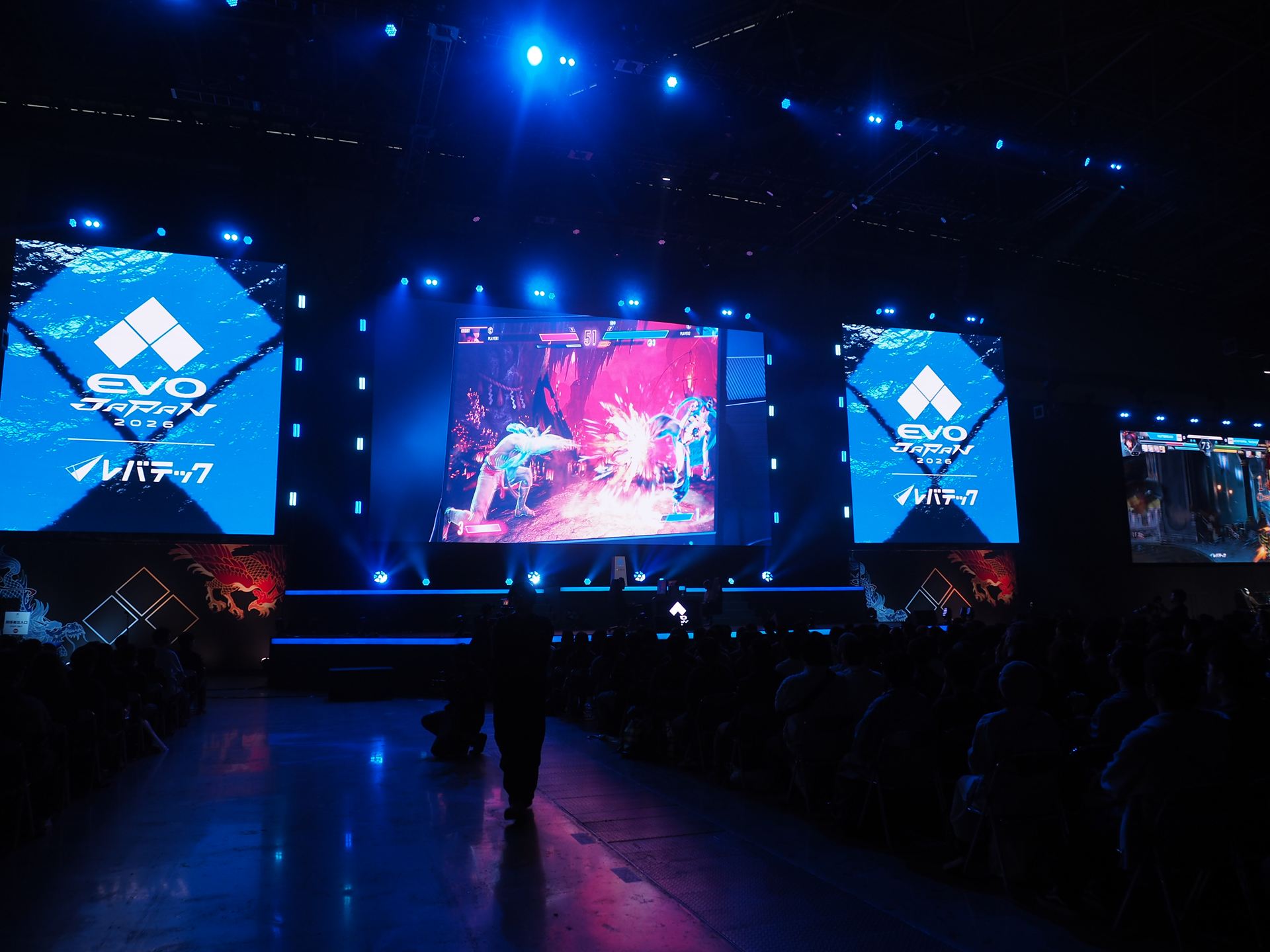 EVO Japan 2026のメインステージ。息子もいつかはここで戦える日が来るのだろうか