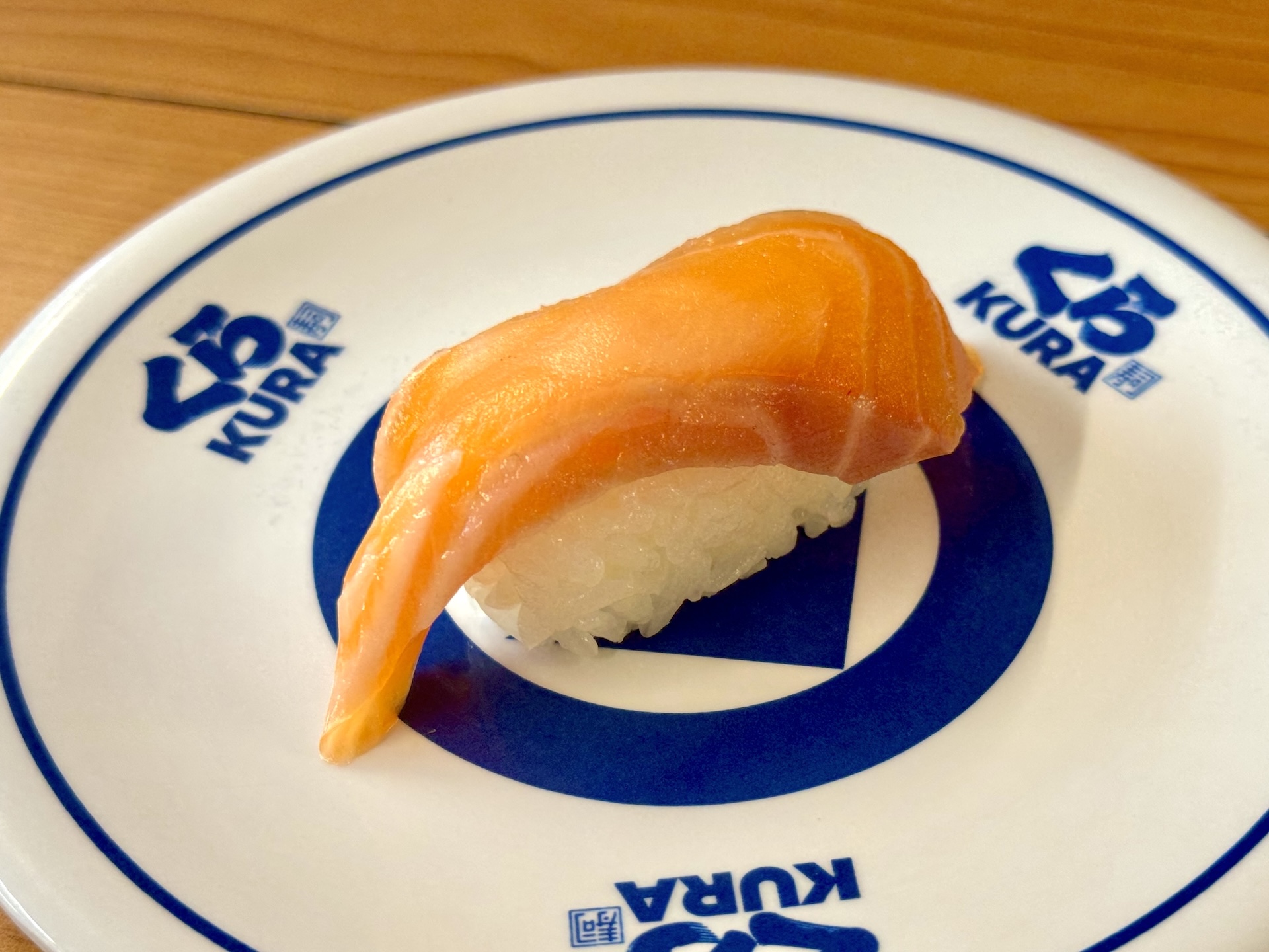 「生サーモン（一貫）」 価格：110円 販売期間：5月15日〜5月24日