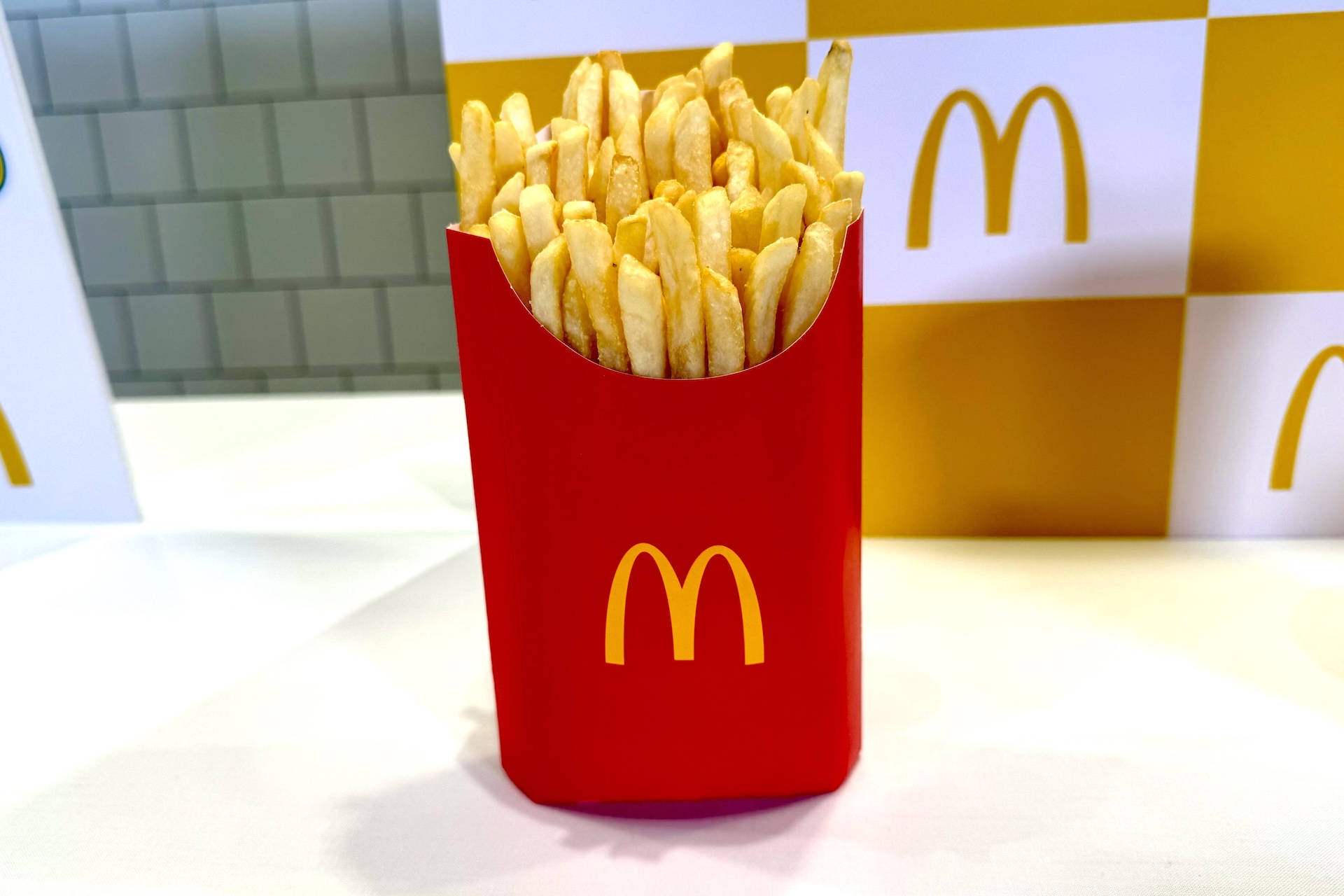 こちらはマックフライポテトMサイズの約1.7倍となる。マックフライポテトを心ゆくまで楽しもう