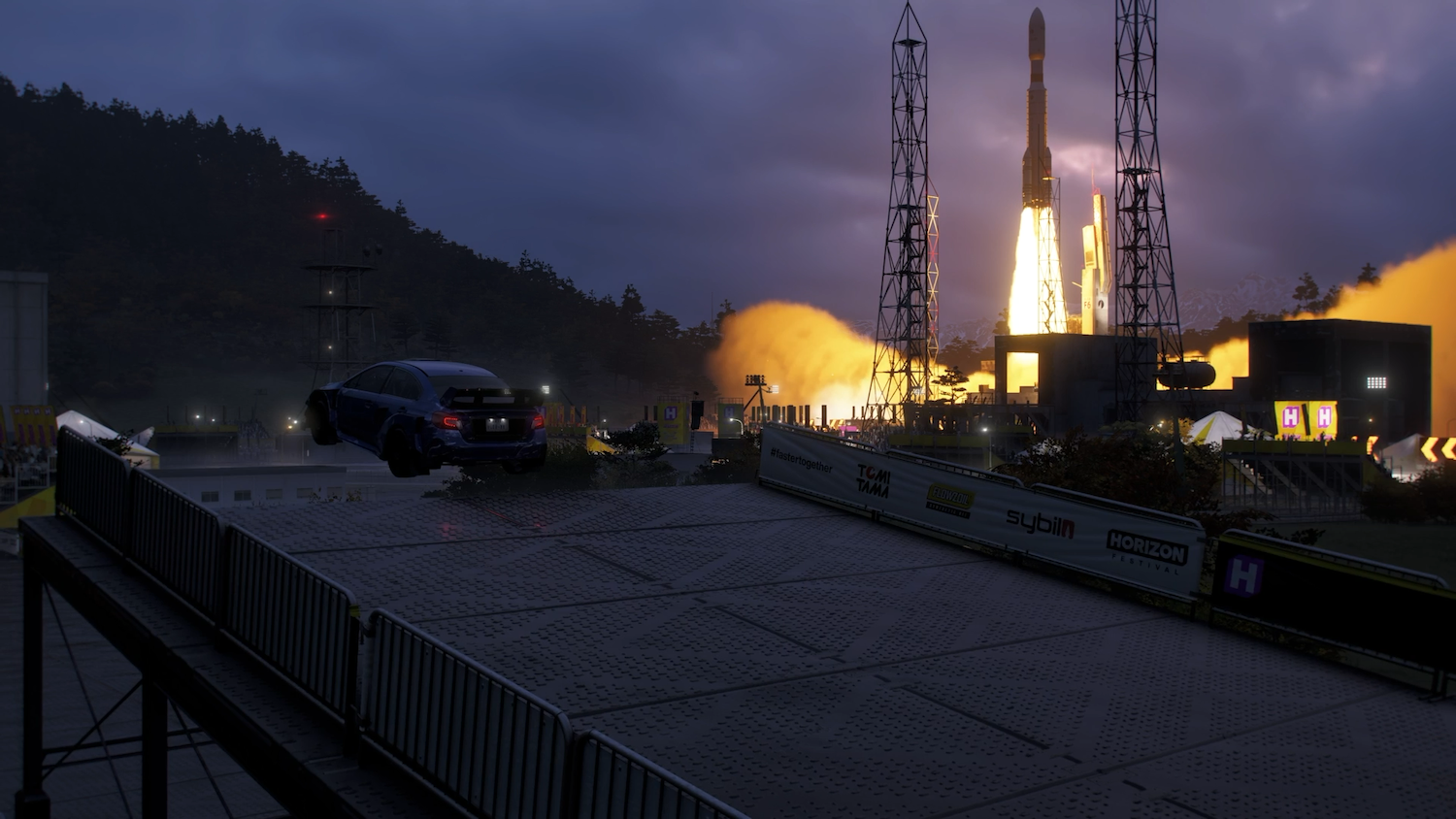 ロケットが発射される中でレースをするなど、何でもありの状態。この自由さが「Forza Horizon」の真骨頂だ