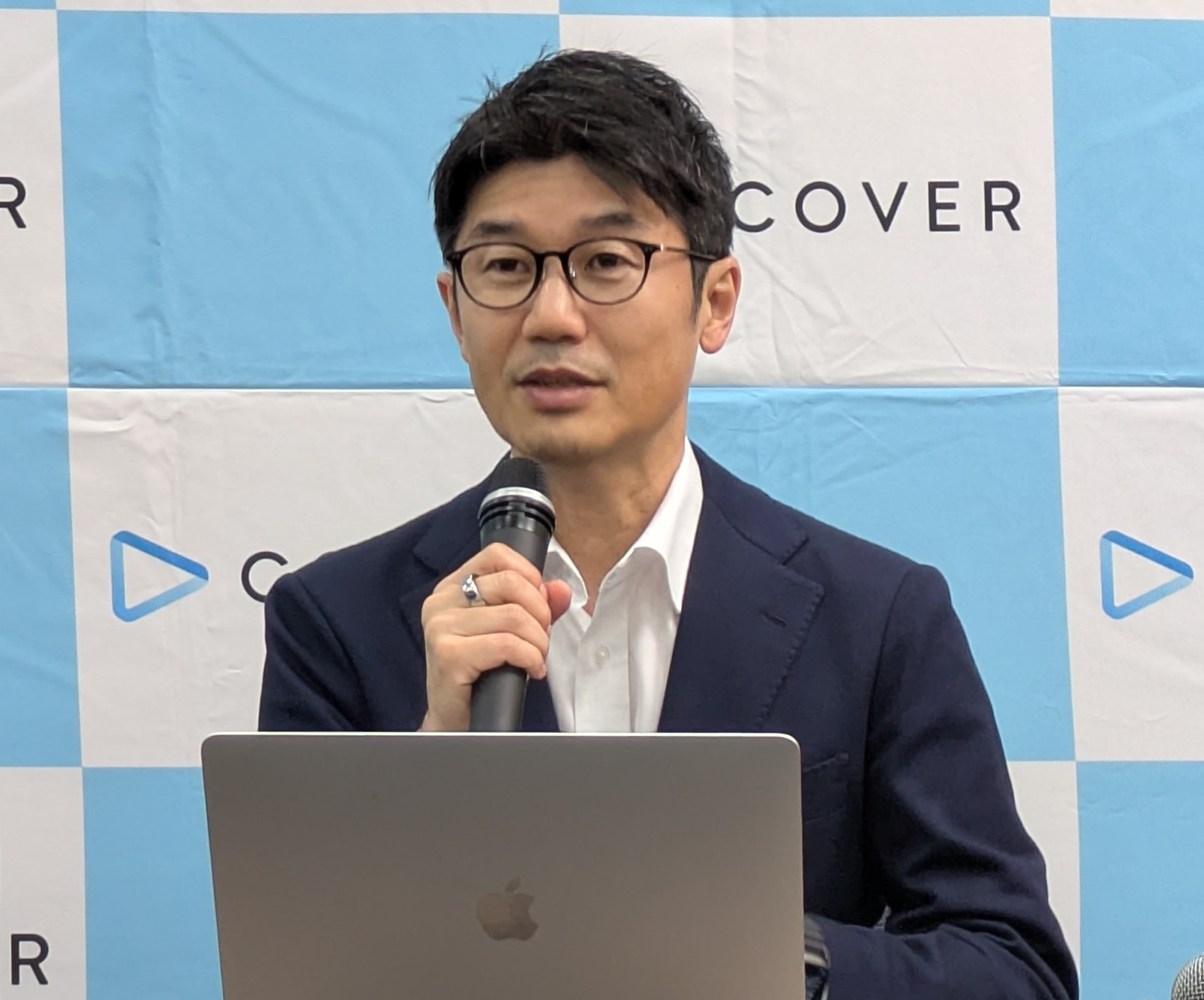 カバー 代表取締役社長CEO・谷郷元昭氏