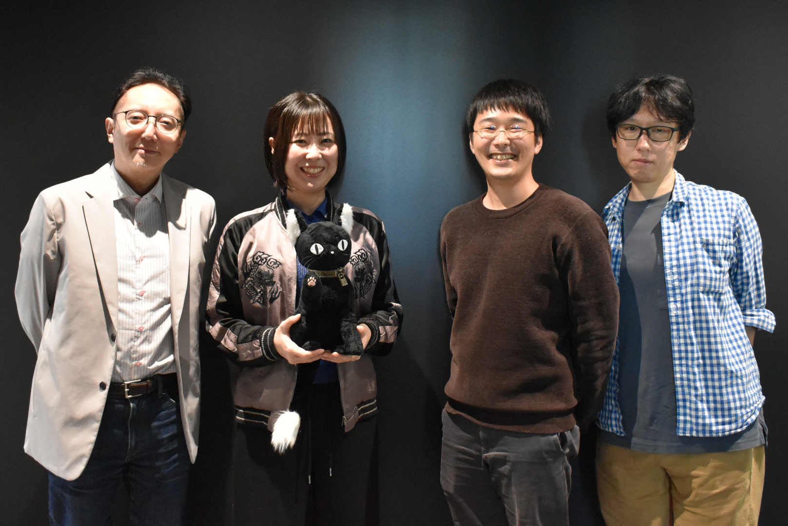 左から集英社ゲームズ シニアプロデューサー林真理氏、アクロバティックチリメンジャコ ディレクターのAchabox氏、エンジニアのame氏、シナリオ・音楽担当の入交星士氏