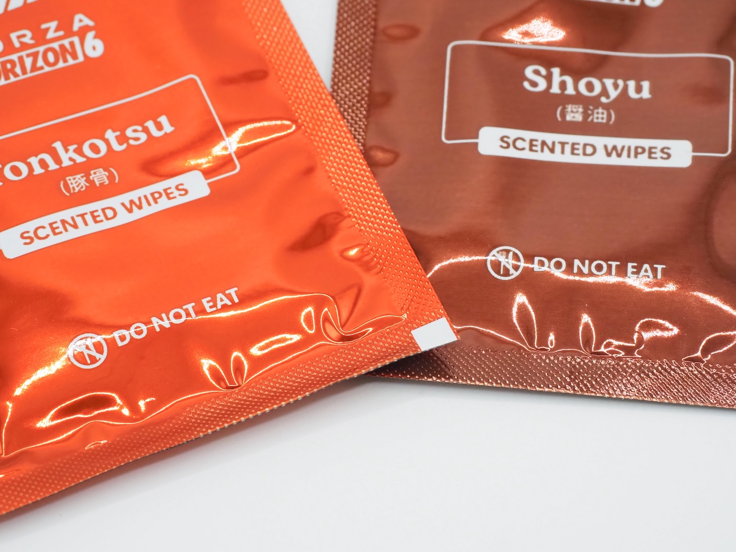 だが、よく見ると……。DO NOT EAT……？