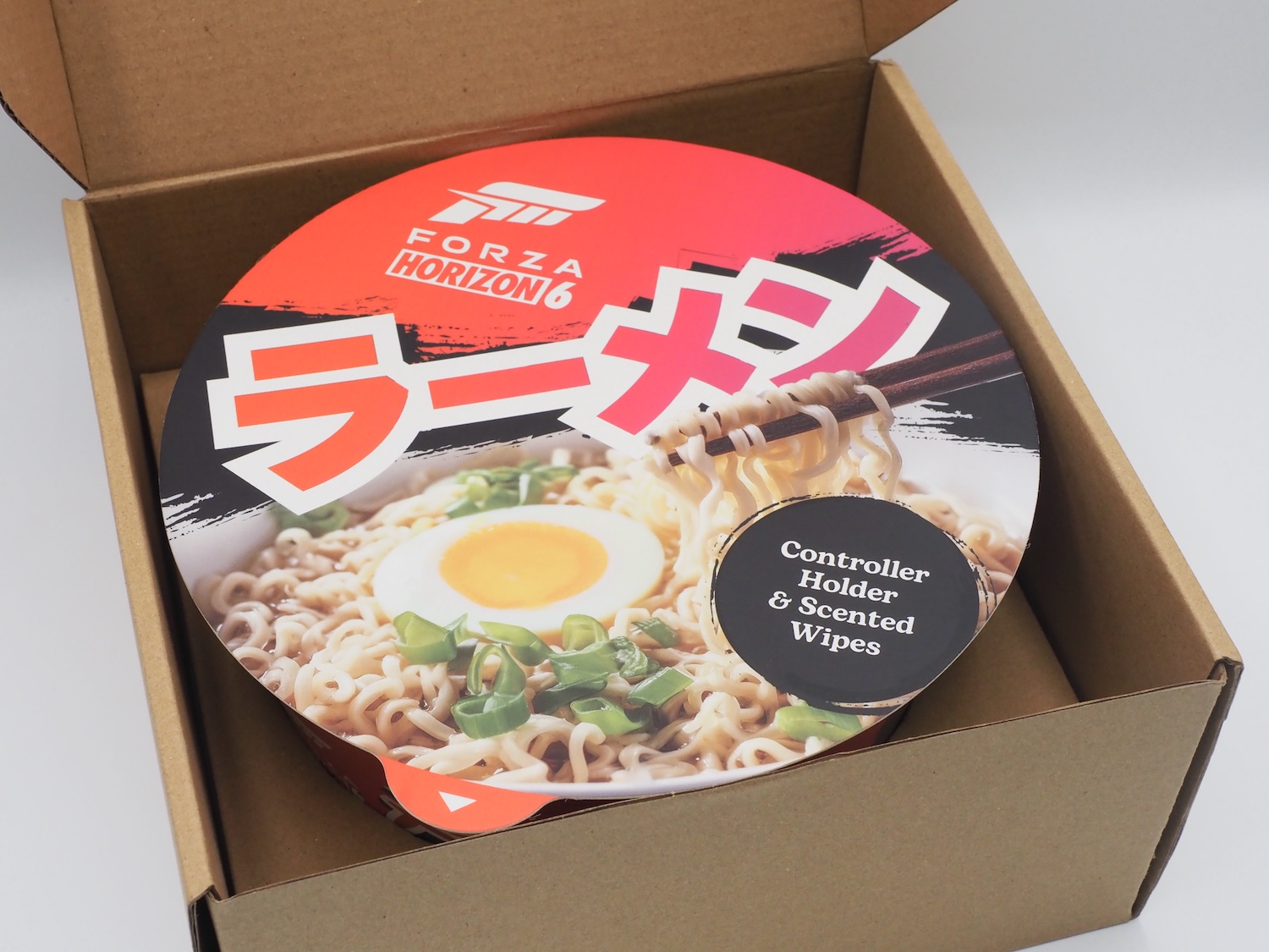 開けてみるとカップ麺が入っていた