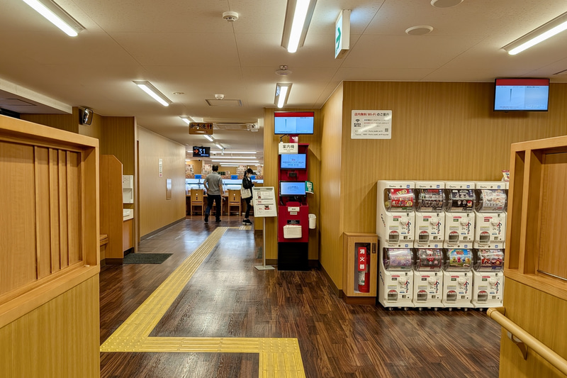 飲食エリアまでのスペースはかなり広めに取ってある