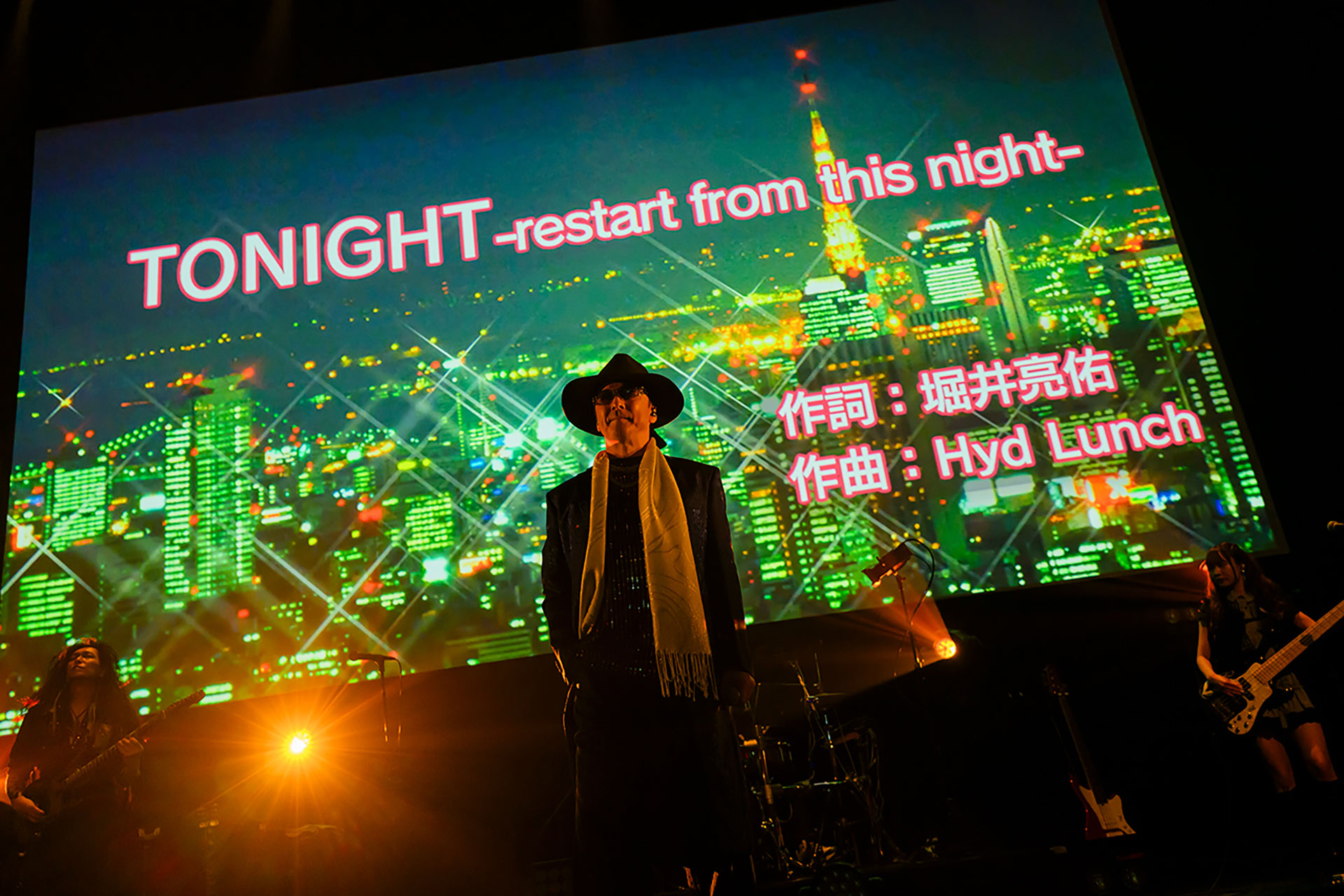 「TONIGHT-restart from this night-」では涙を浮かべる人も見かけた