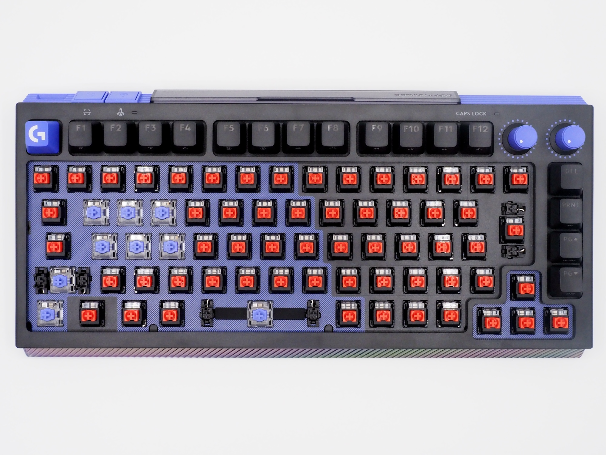 WASDやスペースキーなど、ラピッドトリガーを有効にしたいキーだけアナログスイッチに換装できる