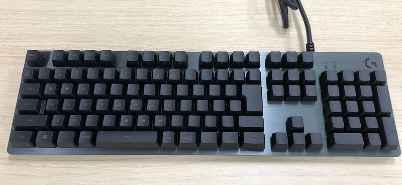 前モデル「G512」はクセのないデザインで、シンプルなゲーミングキーボードだった
