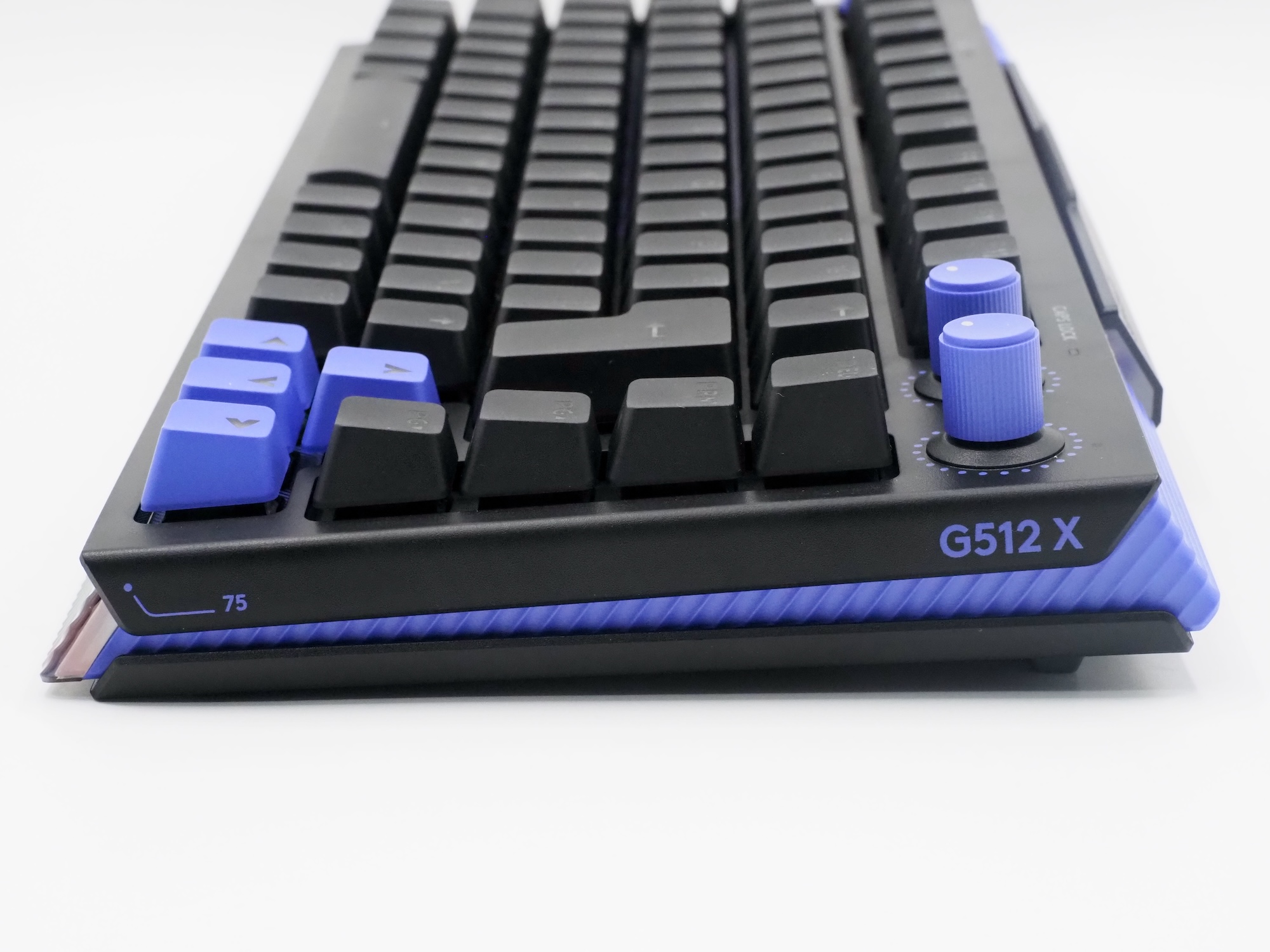 右側面には「G512 X」のロゴ