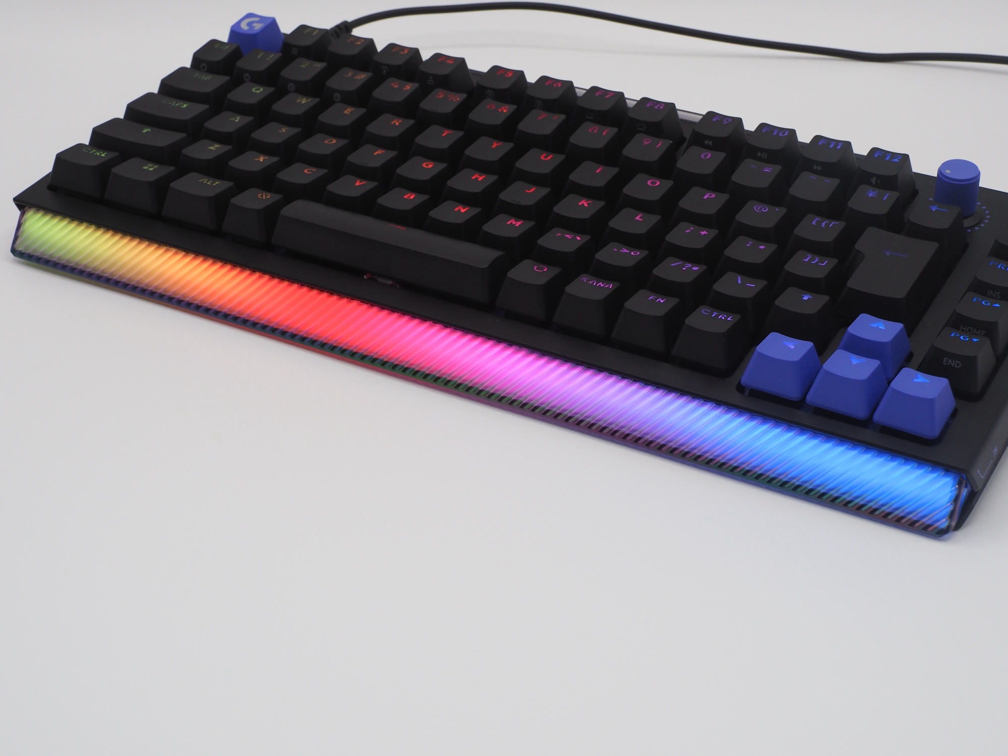 「G512 X」は手前側の高さがある。パームレストとの併用をオススメしたい