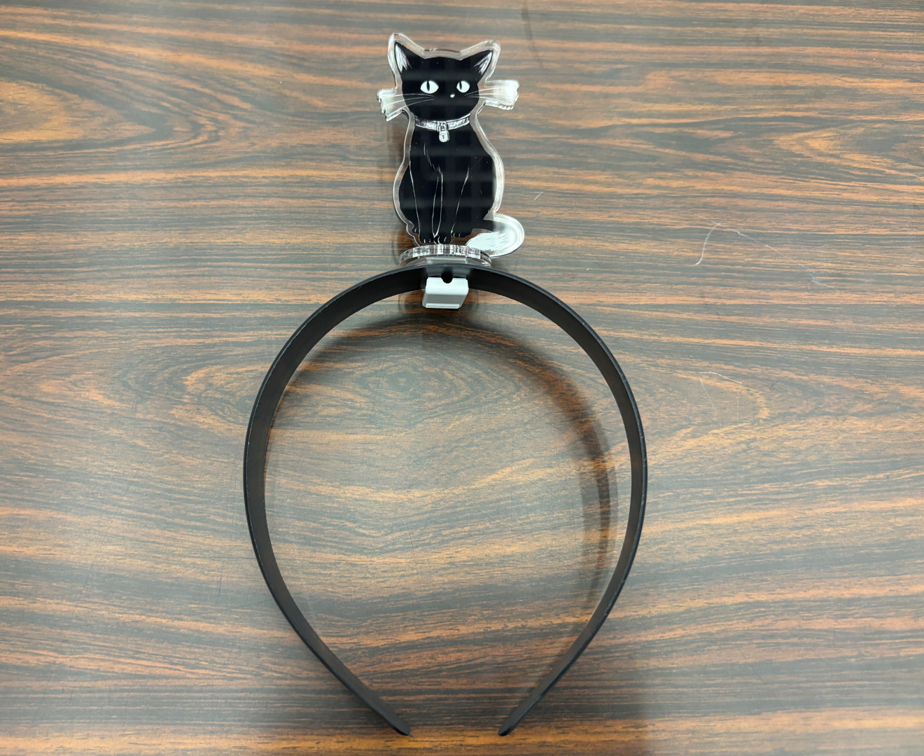 ブースで試遊をすると黒猫「ハムレット」のカチューシャがもらえる