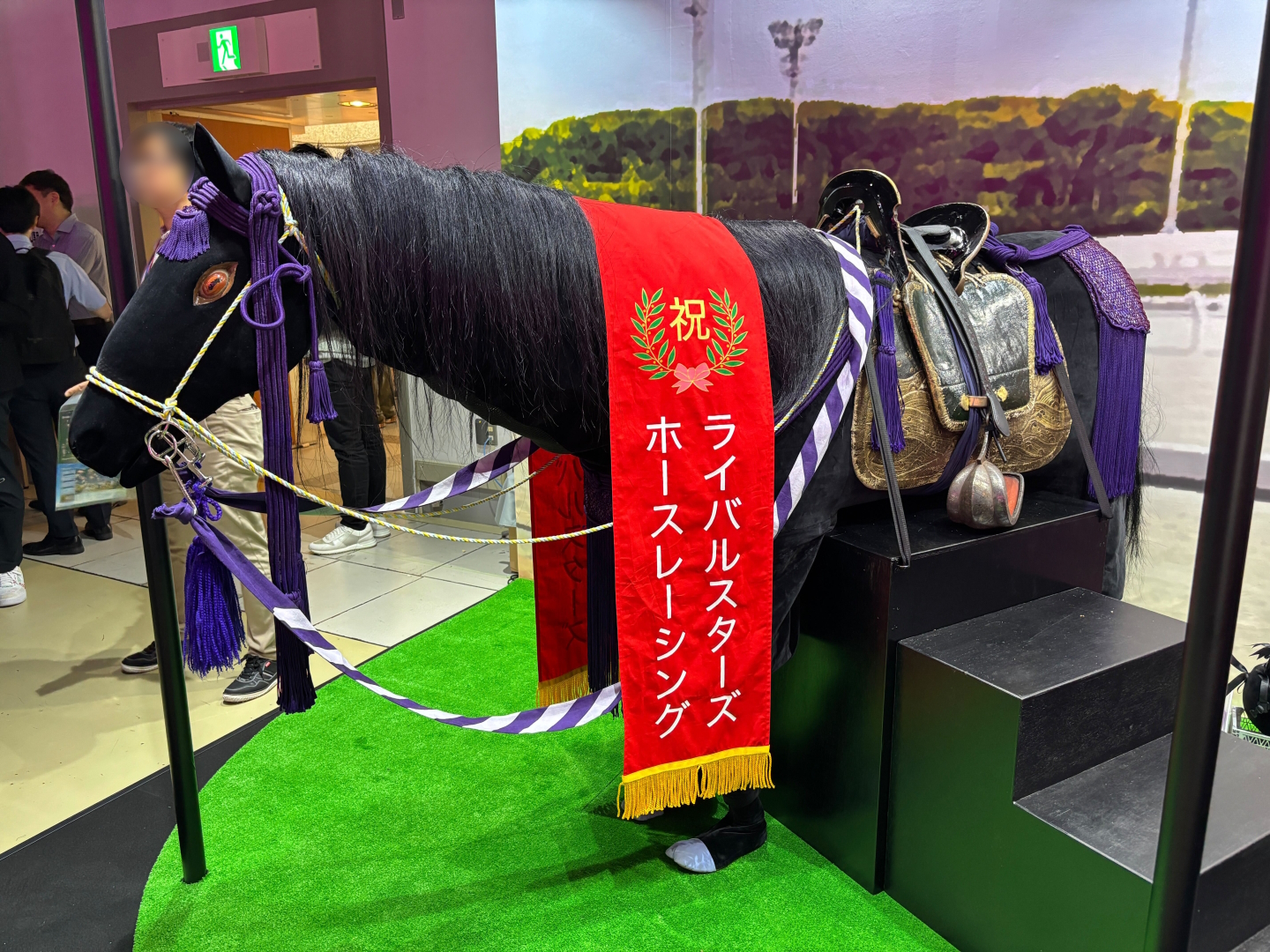 会場では様々な試遊タイトルに加え、馬のオブジェも展示中。かなり巨大！
