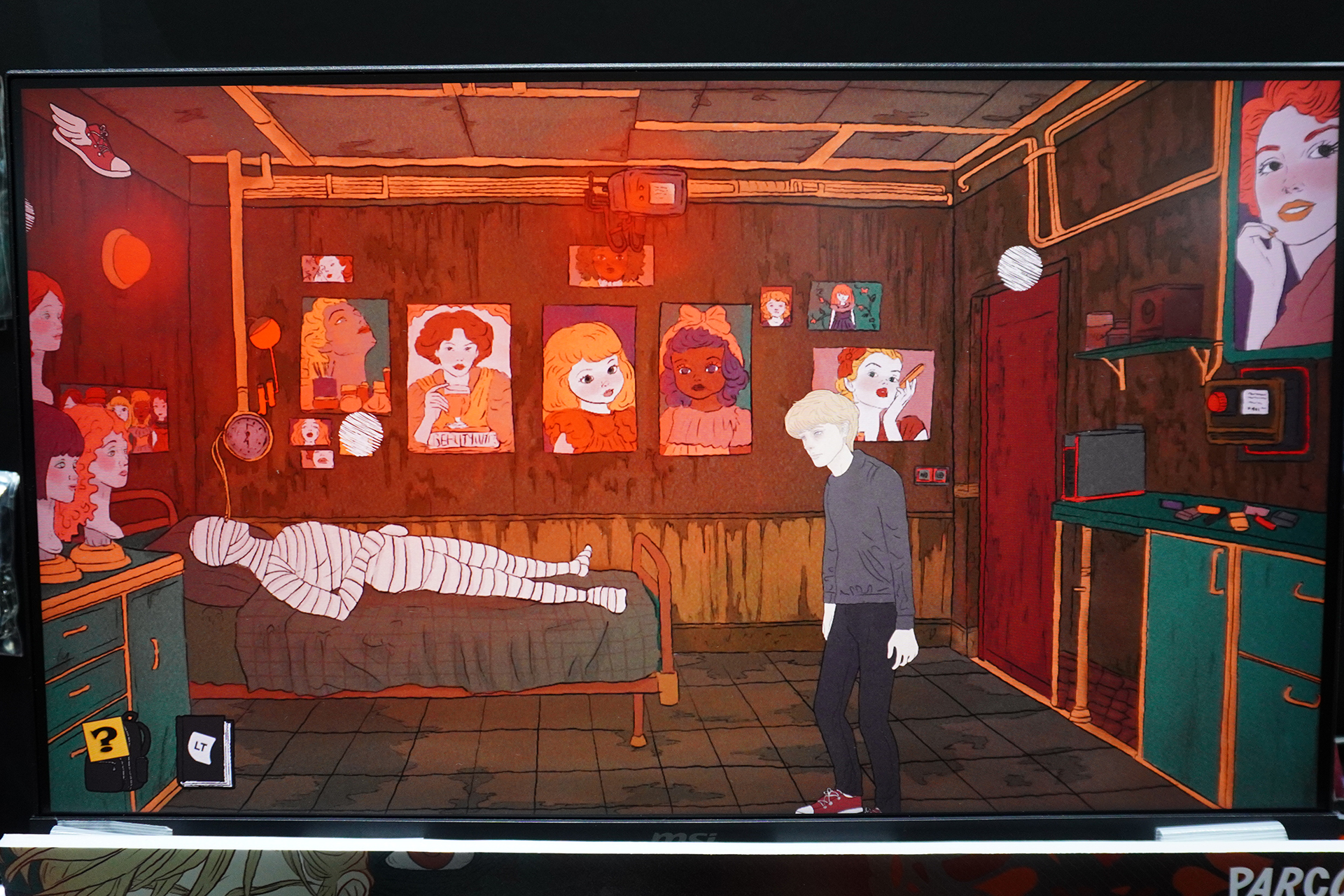 自らに火をつけたという男の部屋には瀕死の男が横たわっていた