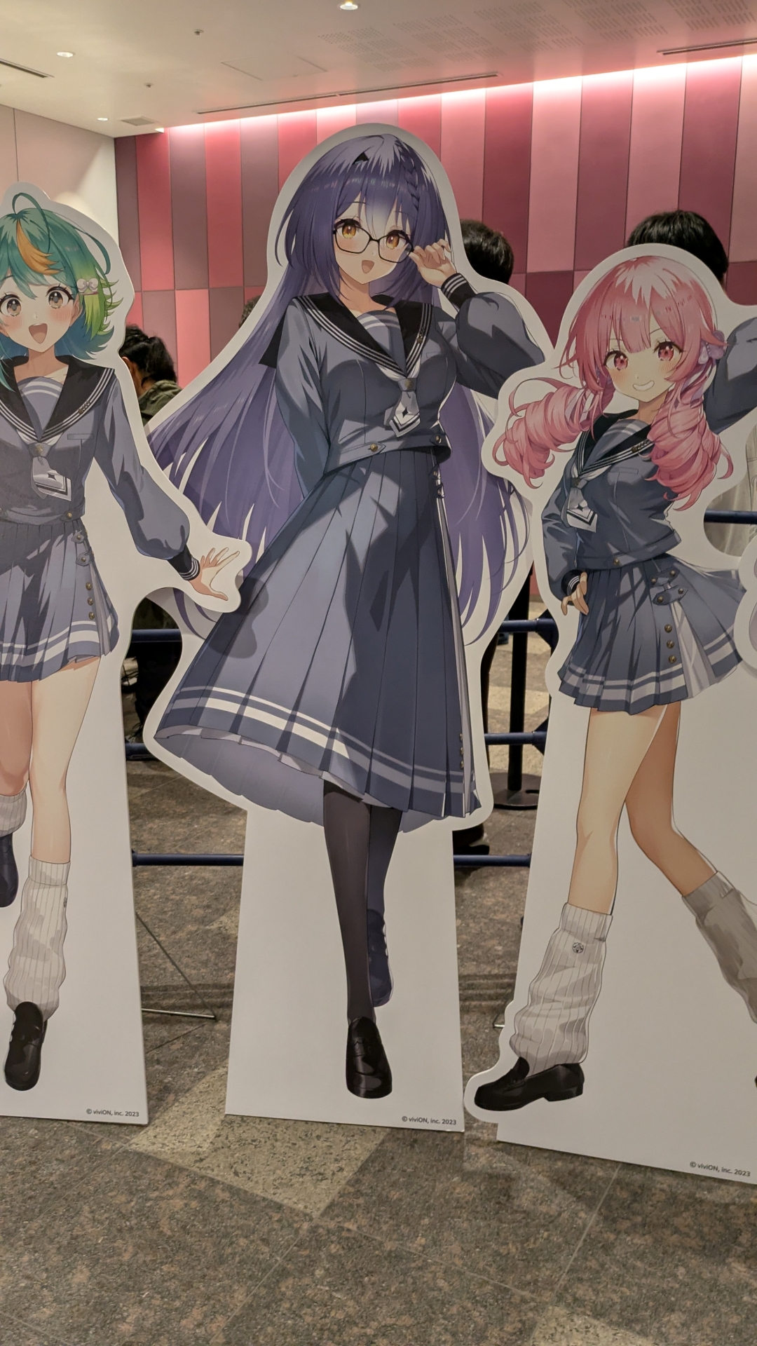 会場には新衣装の等身大ポップが全員分飾られていた。普段と違う髪型のメンバーが多いこともあって見どころが多い