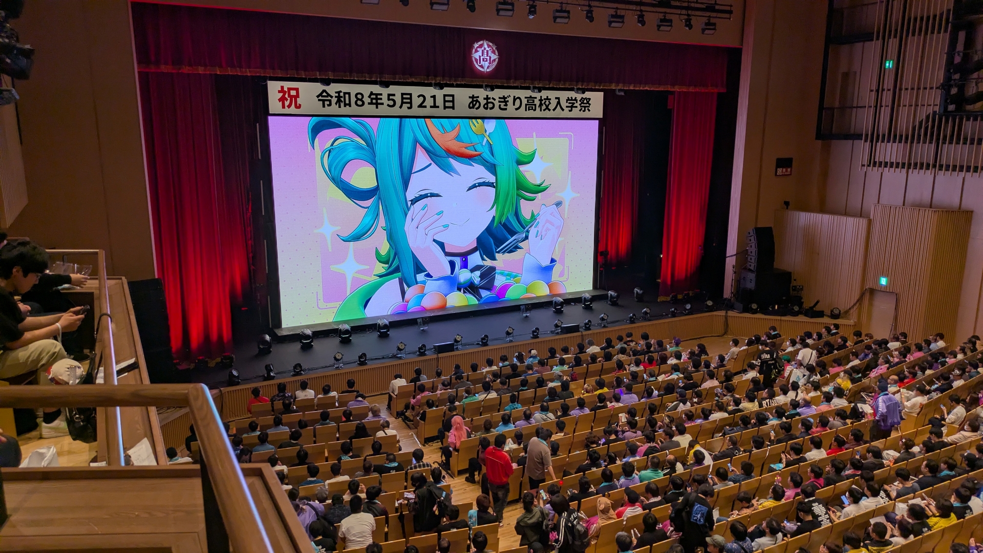 会場のテンションは開演前から極めて高い