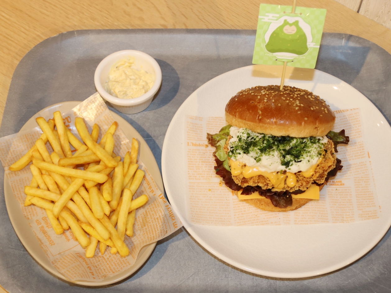 カビゴン（こけむし）のポテサラフライドチキンバーガー 2,200円