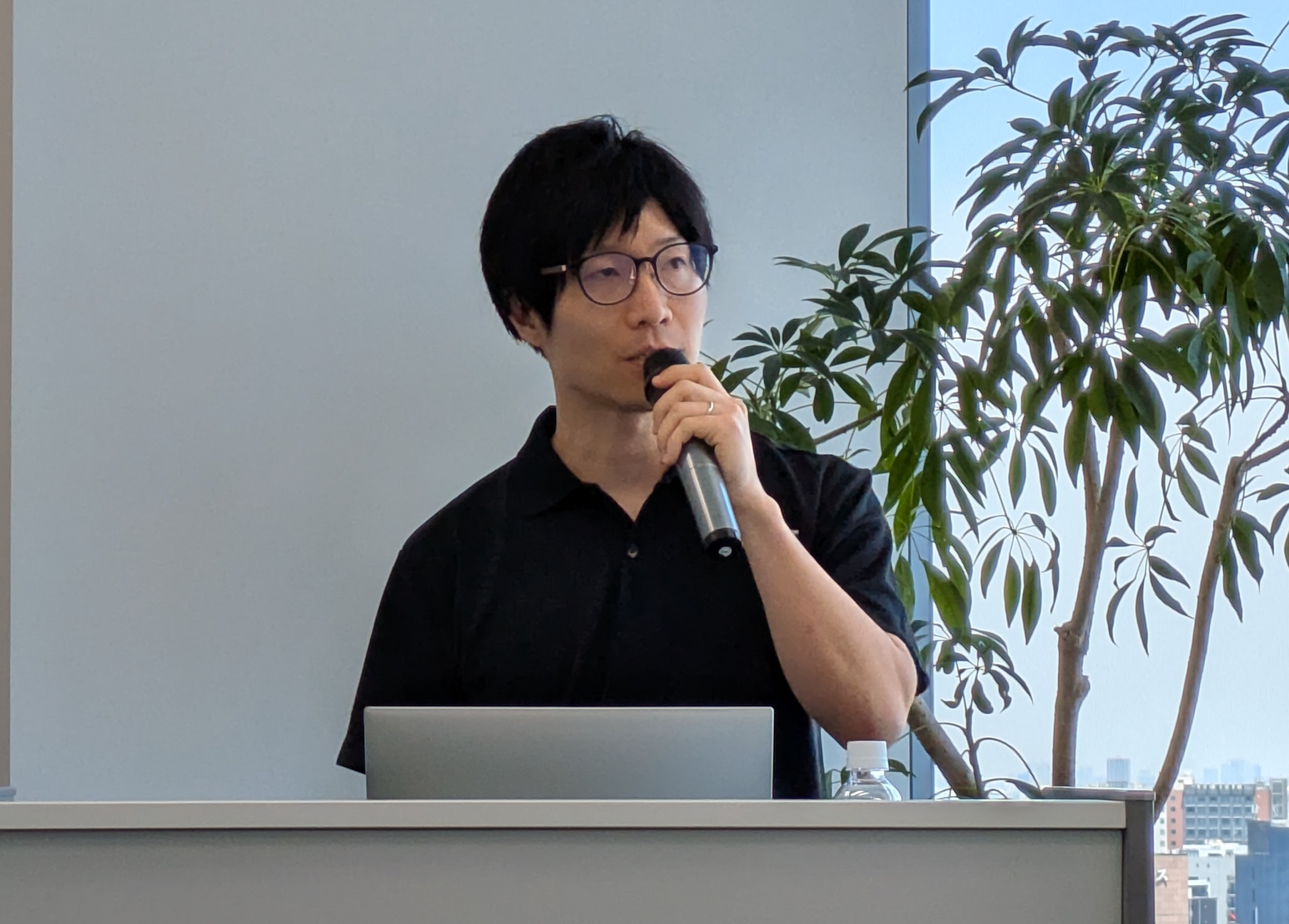 発表会で登壇したエレコム 商品開発部 ペリフェラル課 課長の古畑義矢氏
