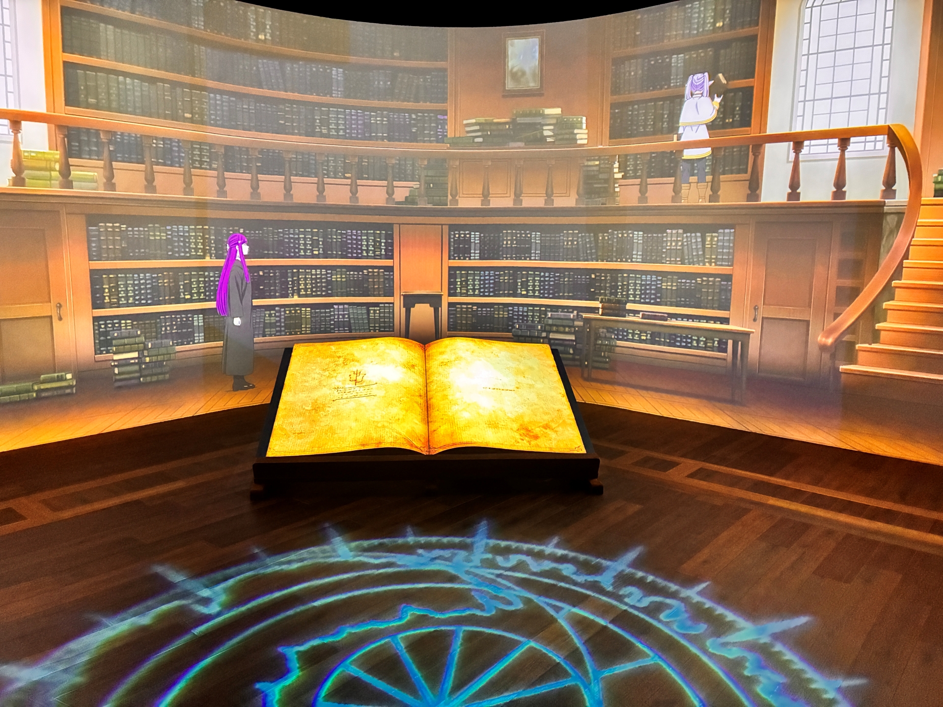 書庫で魔導書を物色するフリーレン