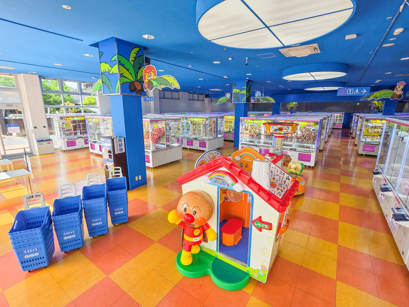「GiGOクレーンゲームオアシス」へのリニューアルに伴い、クレーンゲームの景品ラインナップを一新。日用品や食品、お菓子といった“毎日使える景品”が大幅に拡充された