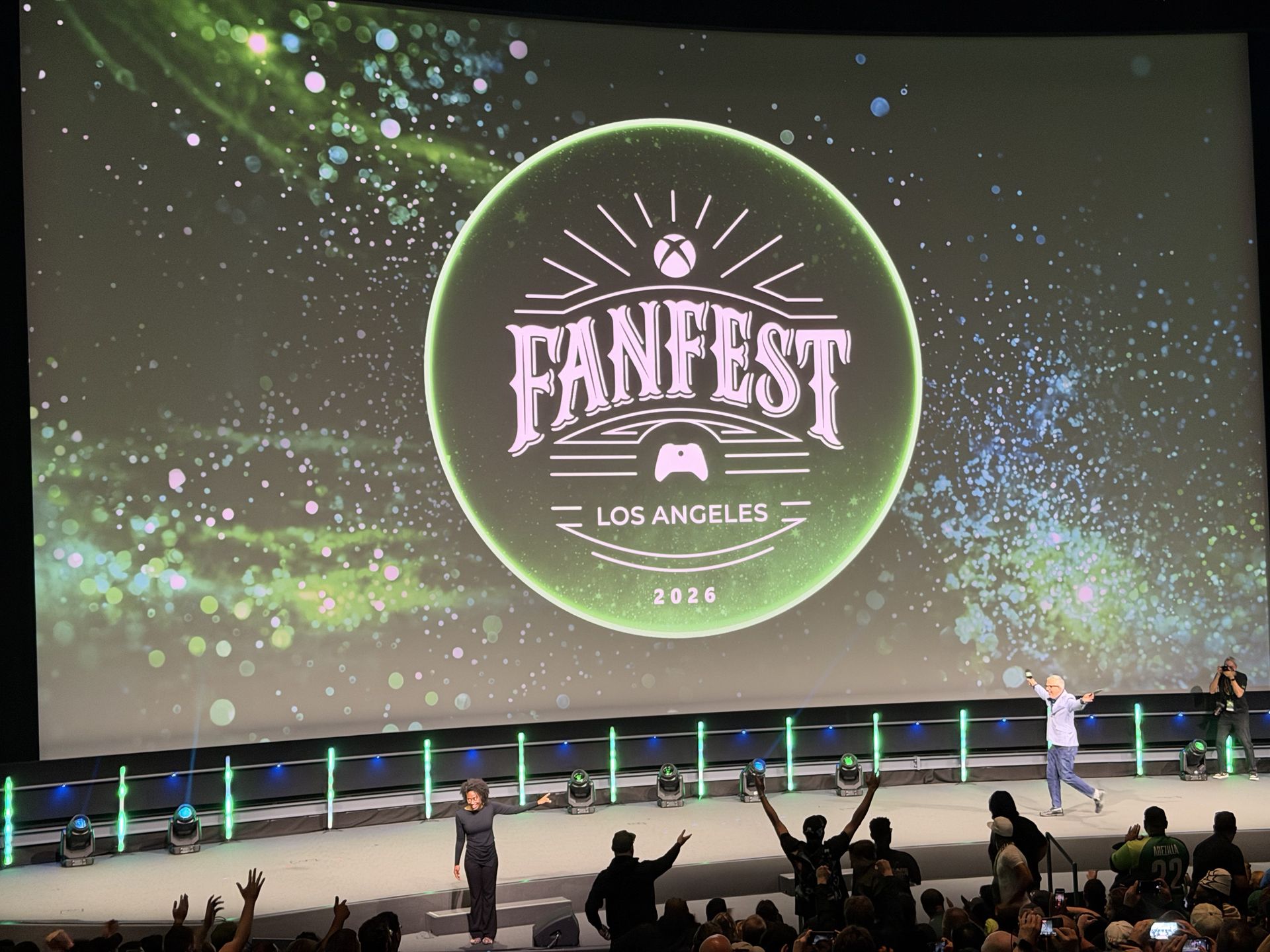 XBOX FANFESTのMCには、長年XBOX Wireで活動していたメジャー・ネルソン氏が登場。コミュニティから大きな歓声があがっていた