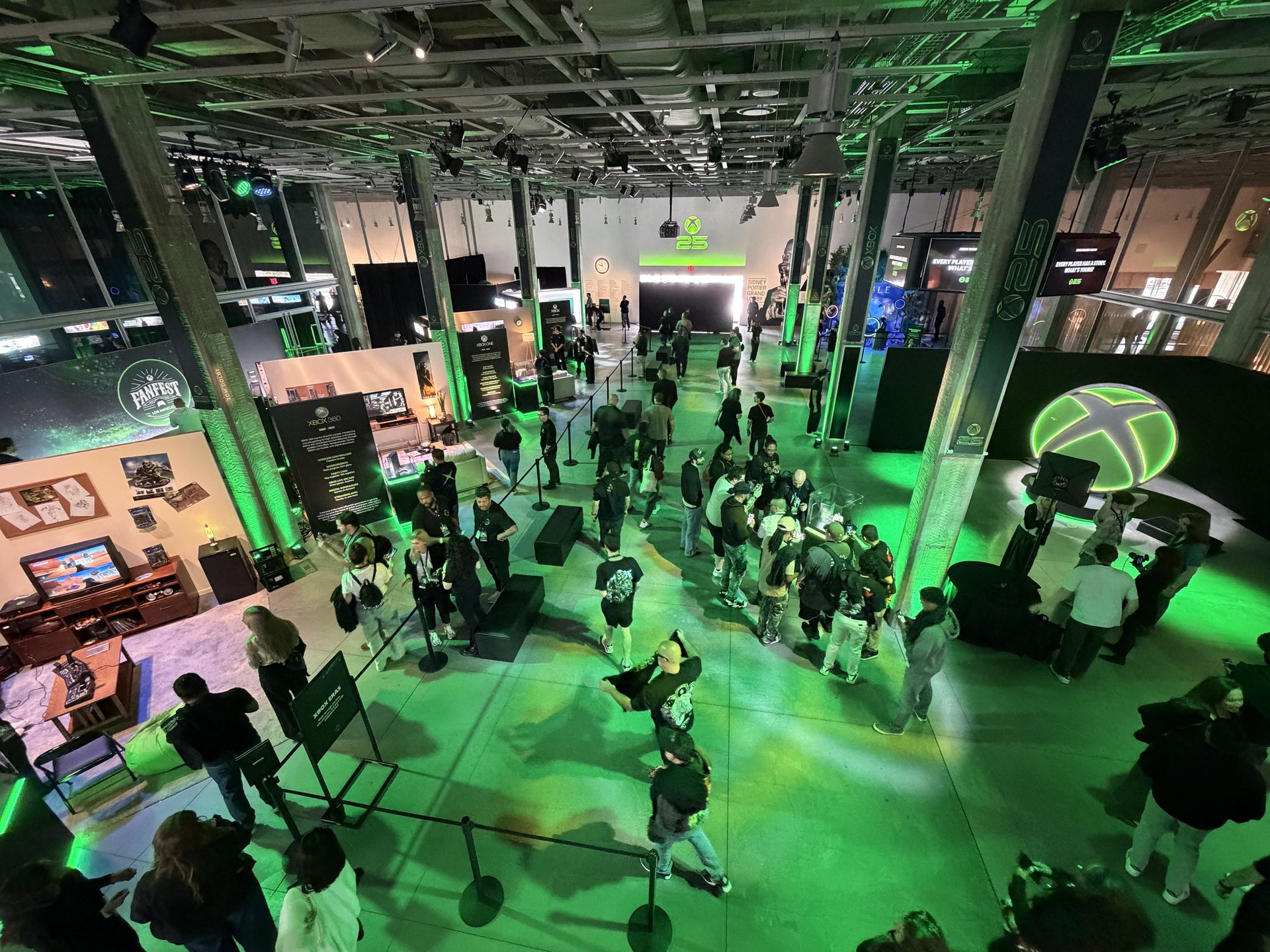 XBOX FANFESTのMCには、長年XBOX Wireで活動していたメジャー・ネルソン氏が登場。コミュニティから大きな歓声があがっていた
