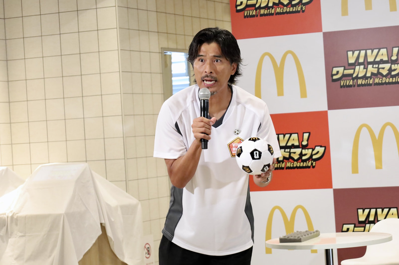 サッカーボールを見て熱くなったという中澤さん