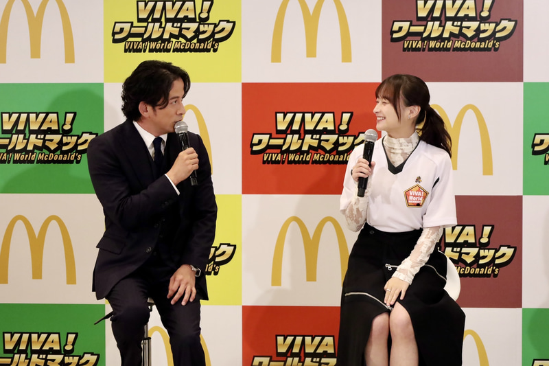 岡田さんが出演するマクドナルドのCMを小さい頃から拝見していたという影山さん。大先輩と呼ばれた岡田さんは思わず「えぇっ、はい！」と反応