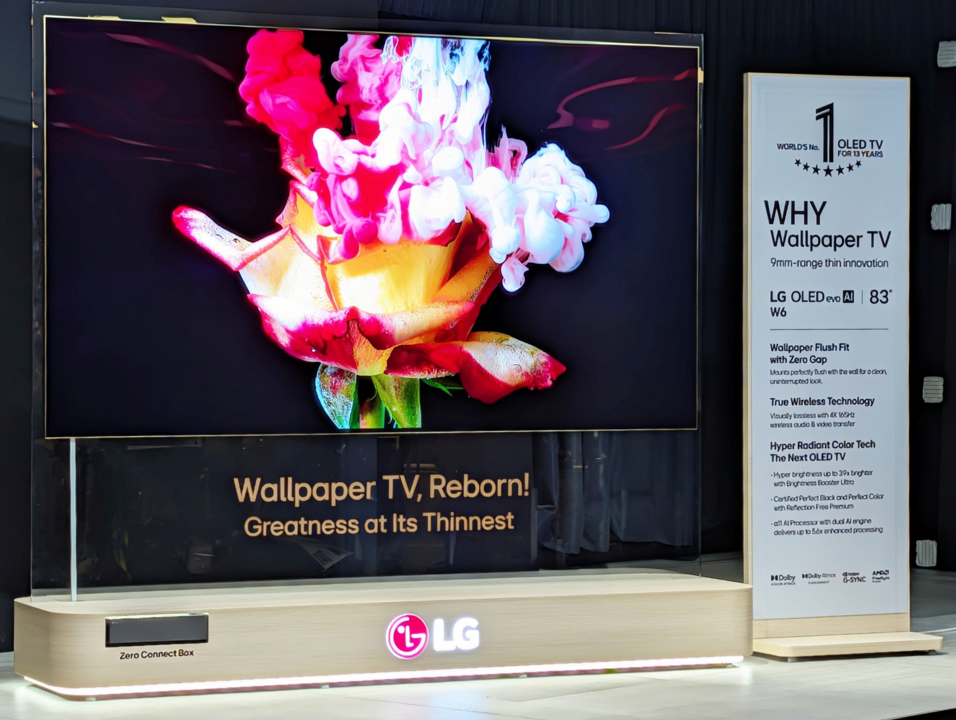 会場でベールを脱いだワイヤレスの薄型4K OLEDテレビ「LG OLED evo AI W6」。ラインナップは83型(OLED83W6PJA)のみ