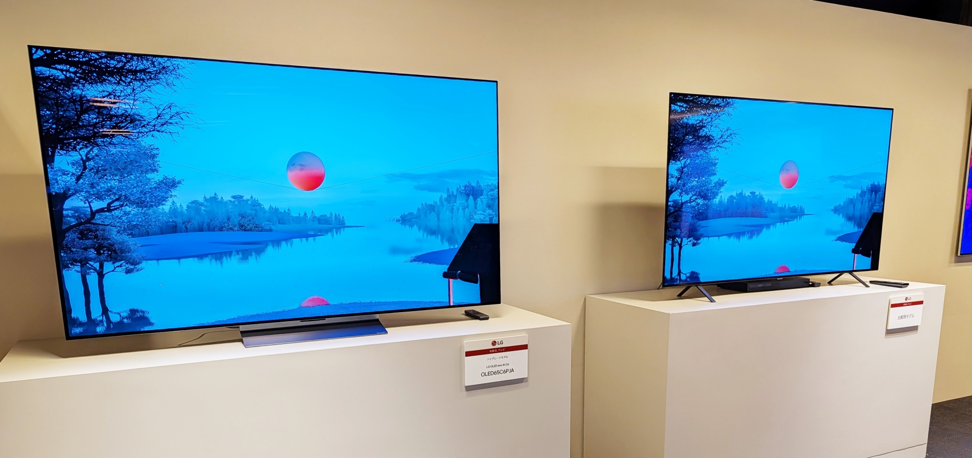 C6シリーズの65型モデル「OLED65C6PJA」は既存モデルと並べて展示されており、映像品質の違いなどをチェックできる。ざっと眺めていると、雲の形が異なっているなど、表現性能の差が分かりやすく提示されていた